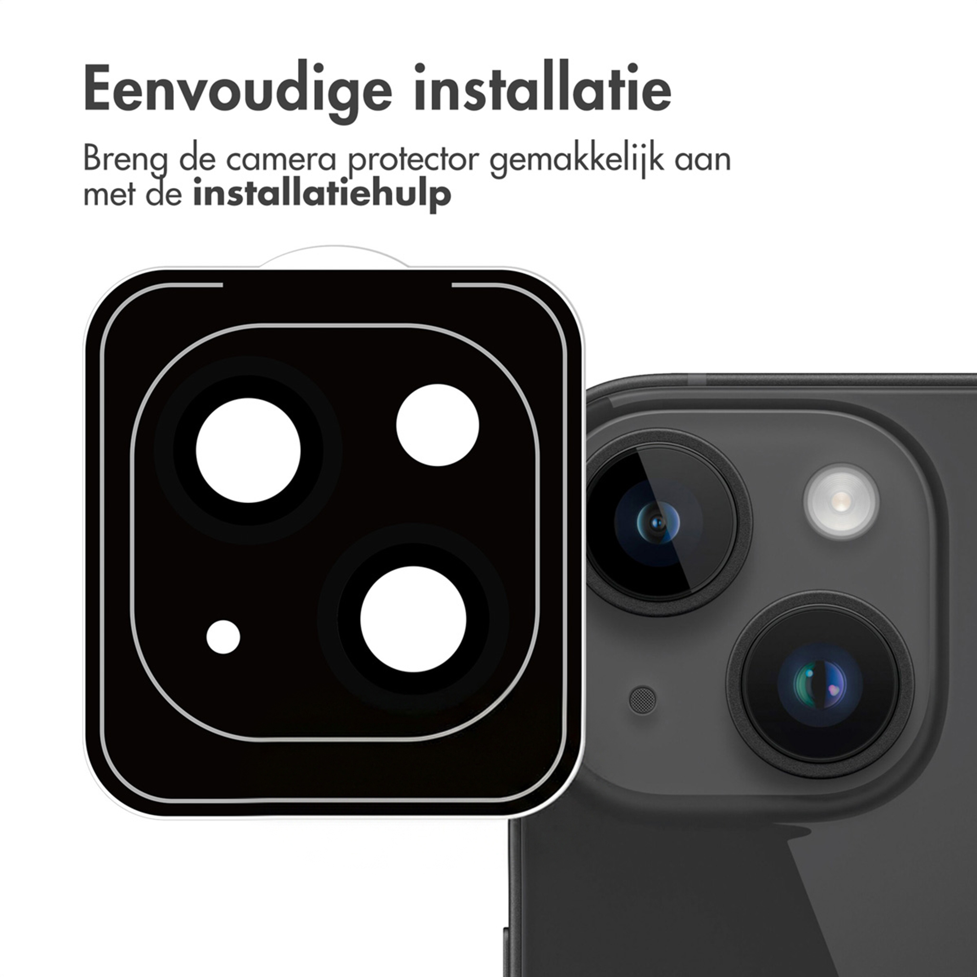 Zwarte cameraprotector met drie lenzen naast een smartphone met drie lenzen.