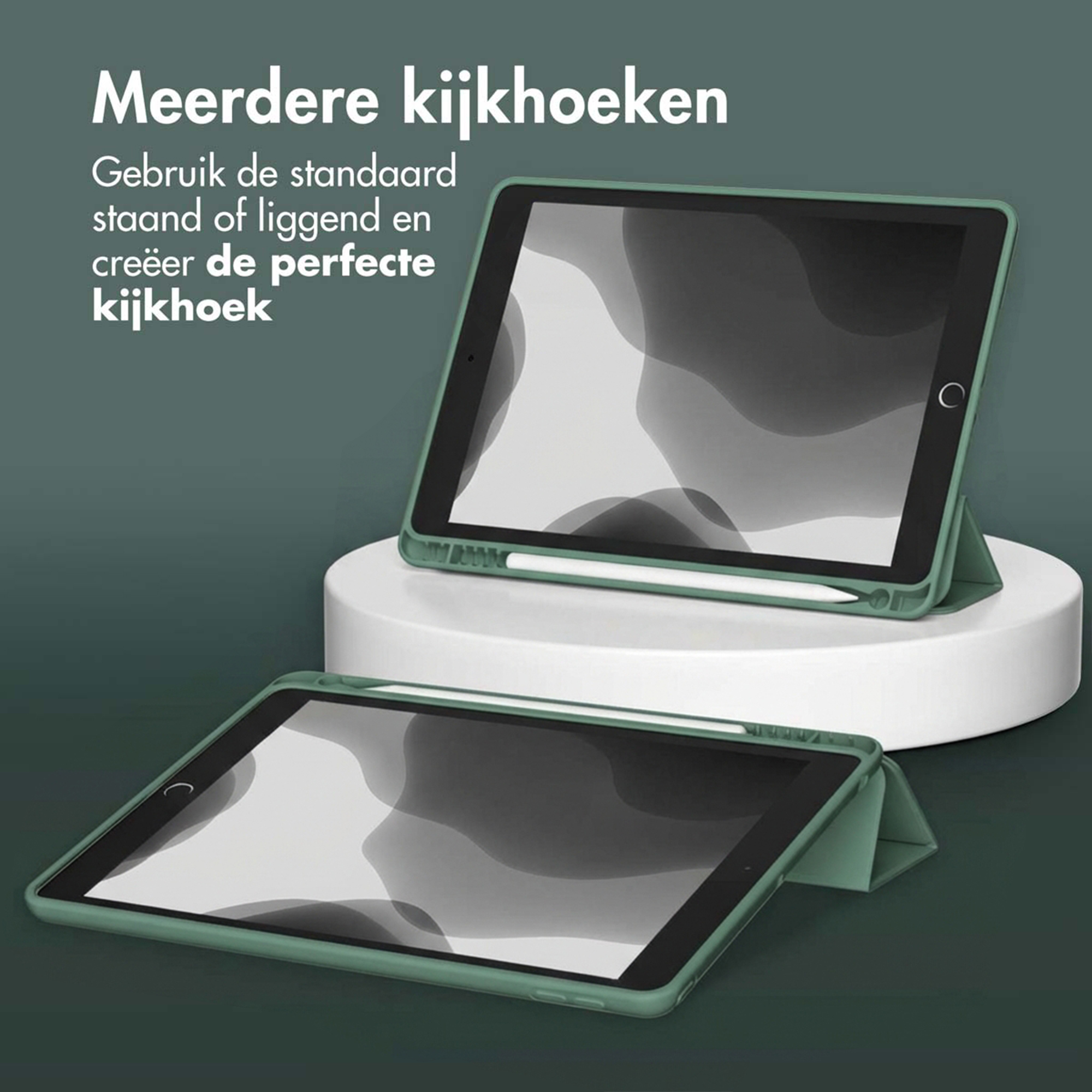Twee groene tablets met stylus, één op een wit voetstuk, de andere ervoor.