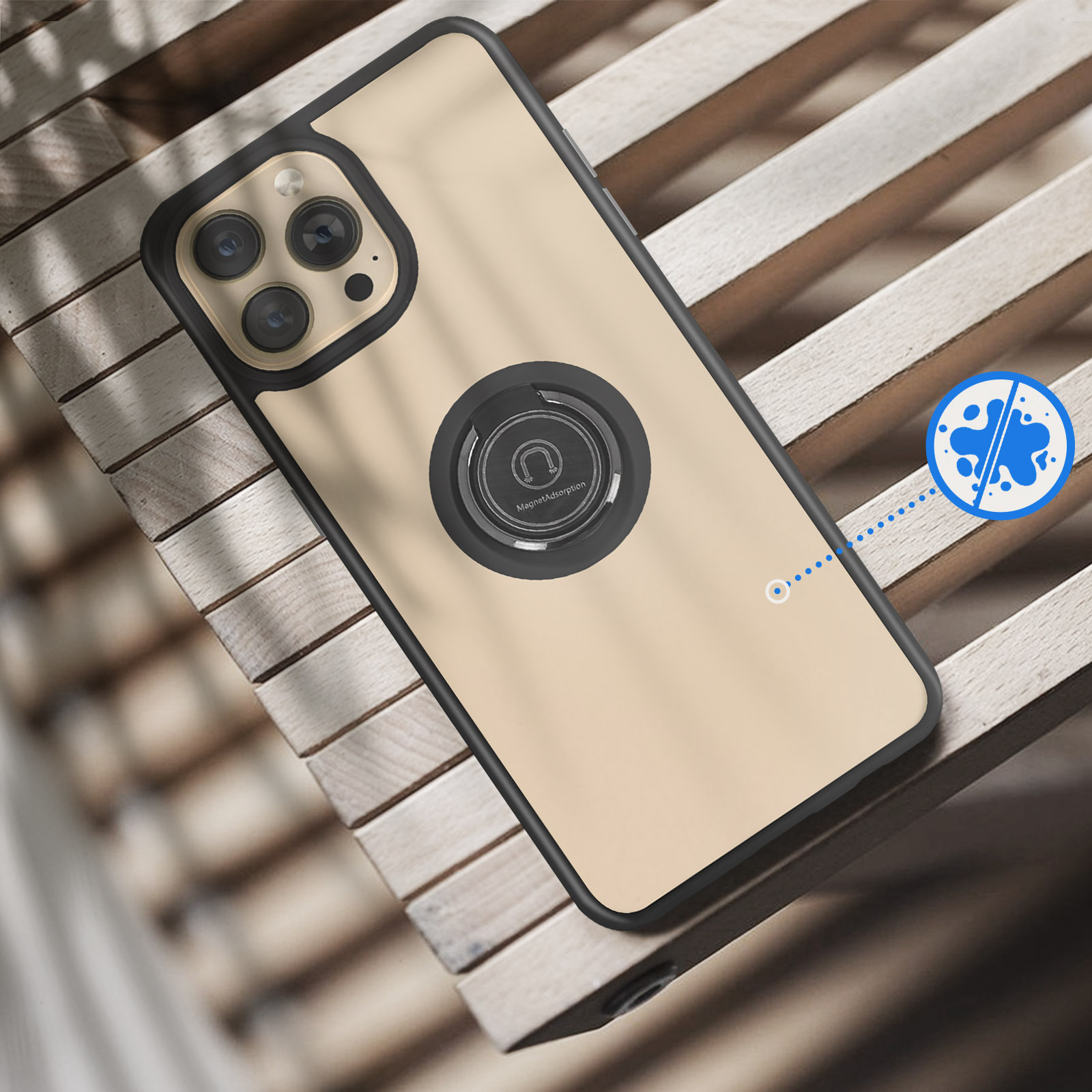 Custodia dorata per telefono con anello porta-anello su doghe di legno. Simbolo schizzo blu.