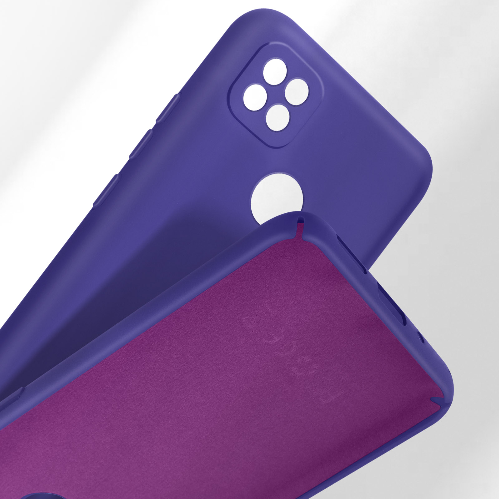 Coque de téléphone violette avec découpe caméra et doublure intérieure velours.