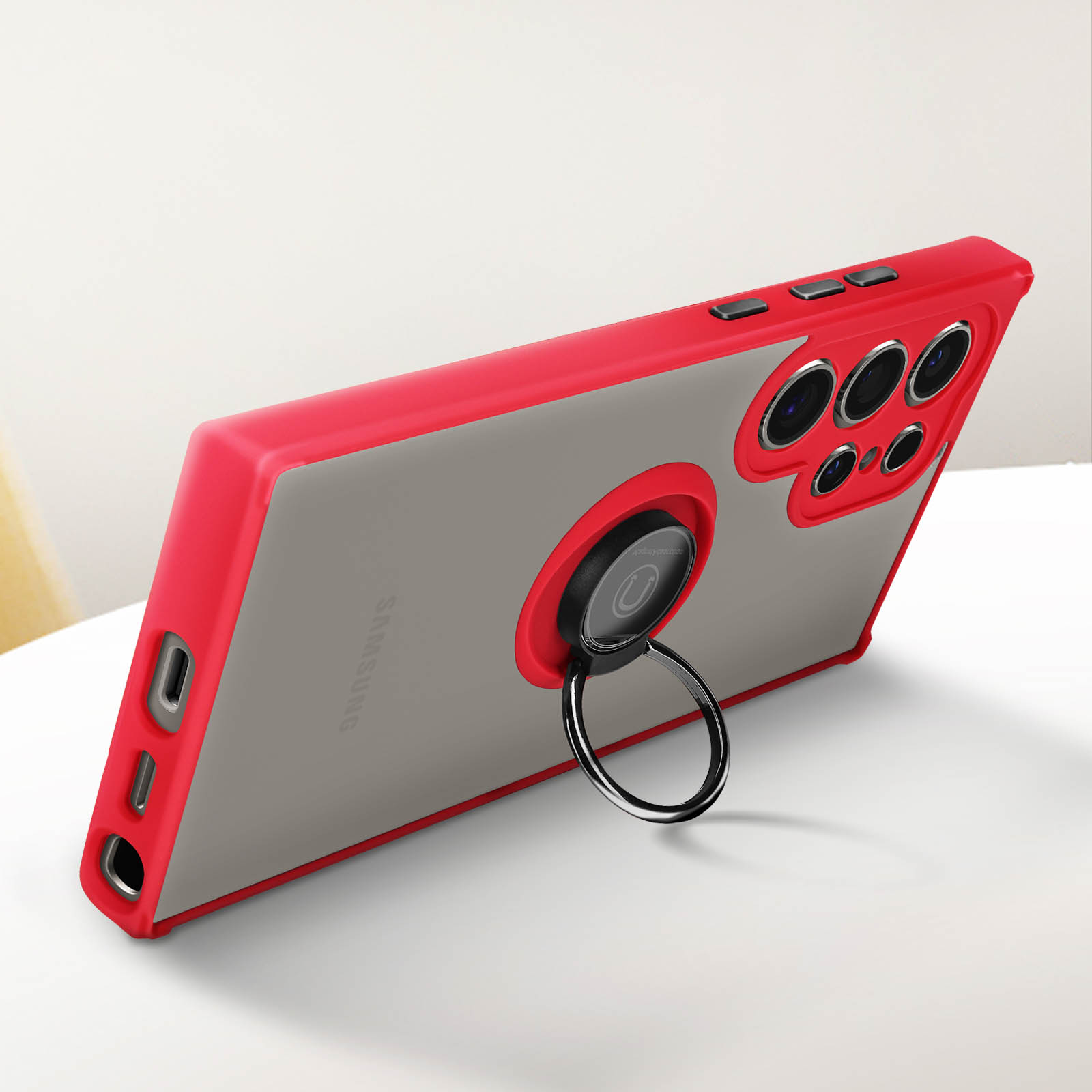 Cover rossa per telefono con retro trasparente e anello, array fotocamere dettagliato.