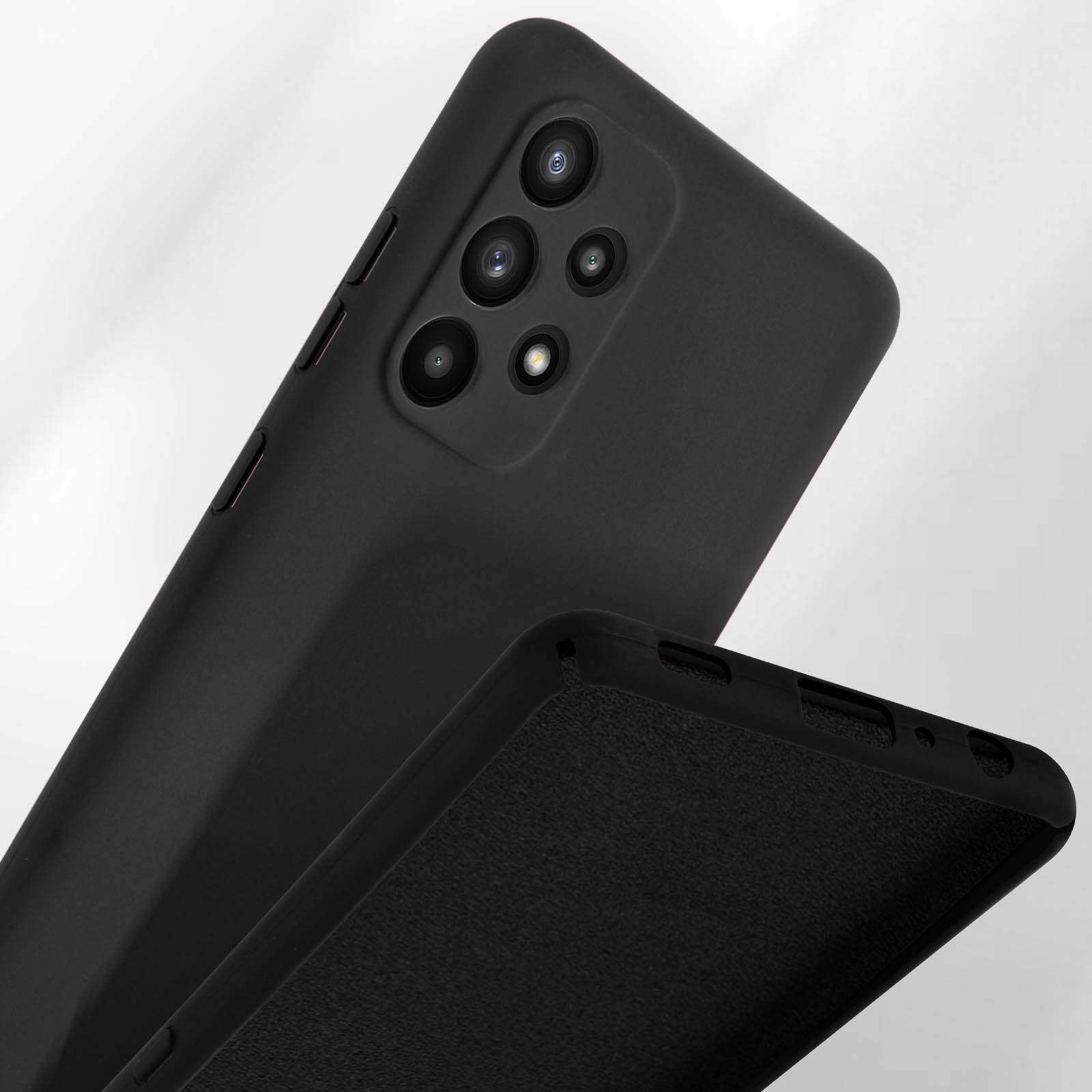 Due cover nere per telefono su sfondo bianco, una con quattro fotocamere.