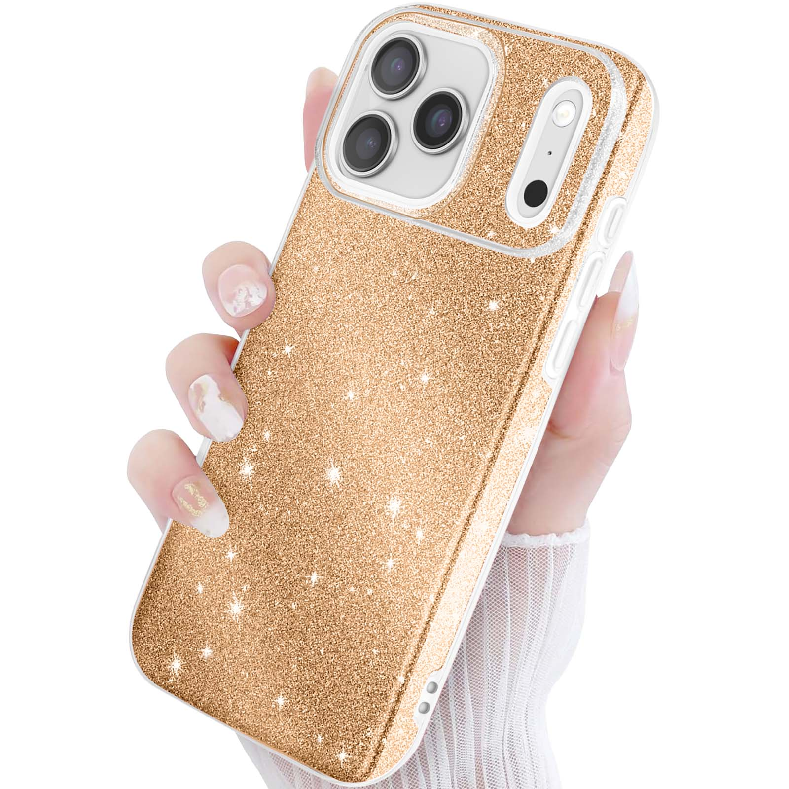 Een hand houdt een gouden telefoonhoesje met glitter vast.