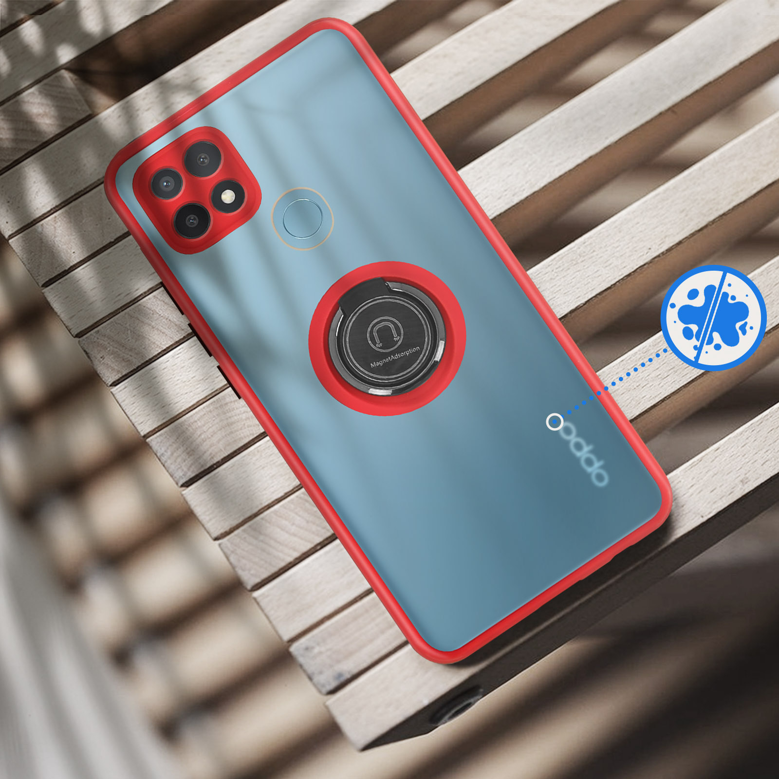 Una cover per telefono blu con bordo rosso su doghe di legno. Con anello porta telefono.