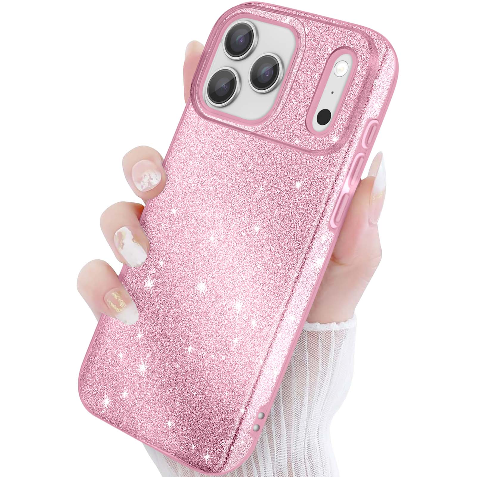 Een hand houdt een sprankelende roze telefoonhoes met cameralensdekking vast.