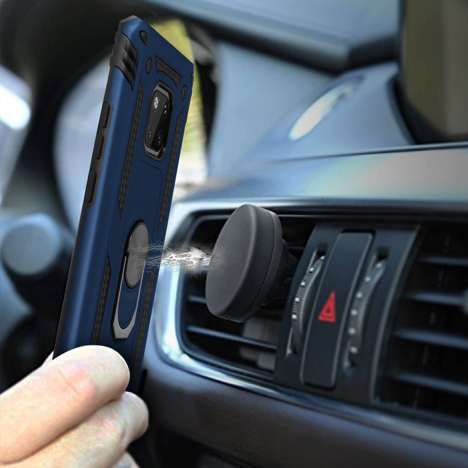 Een hand houdt een blauwe telefoon met metalen ring bij een auto-air vent.
