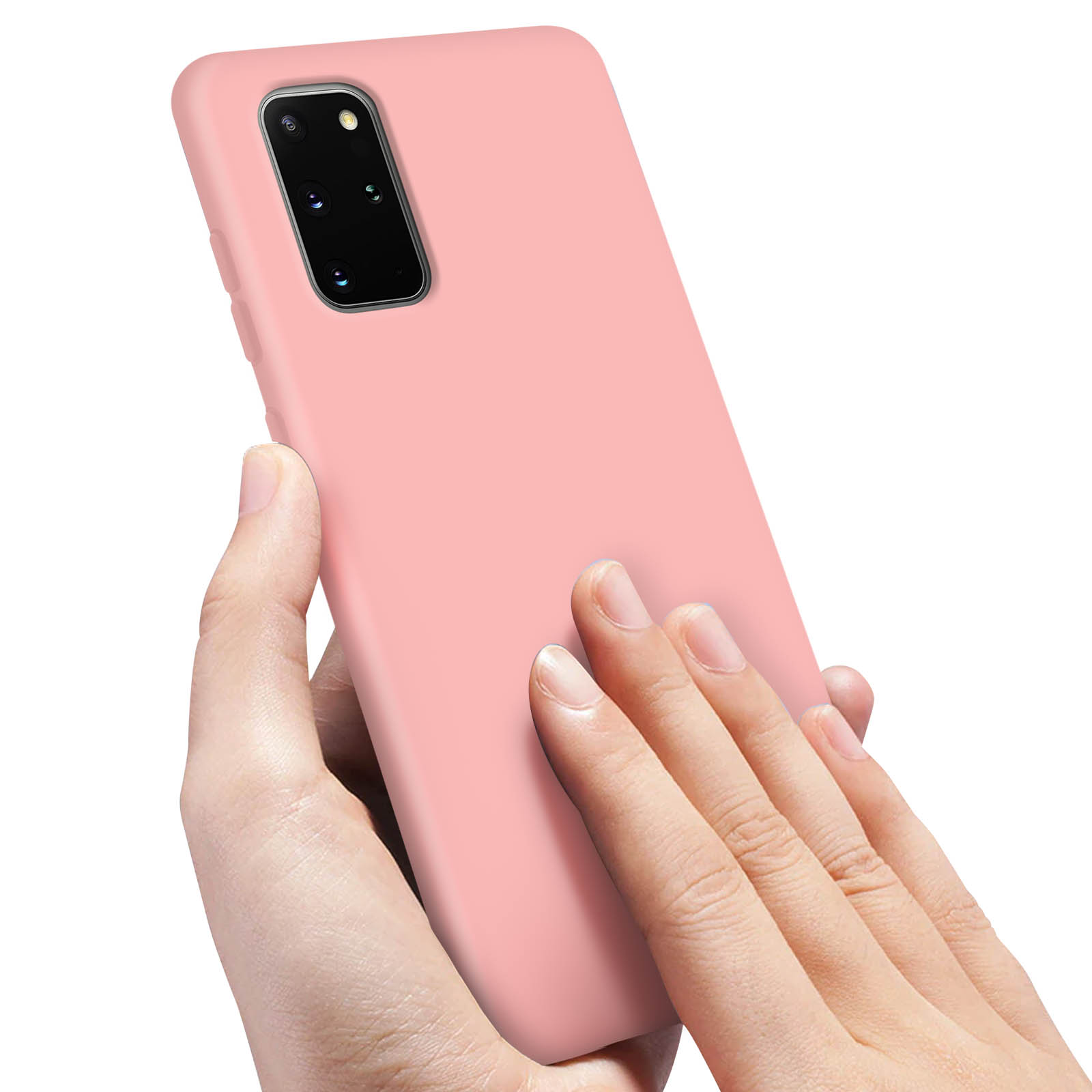 Een hand houdt een roze telefoon vast met vier camera's aan de achterkant.