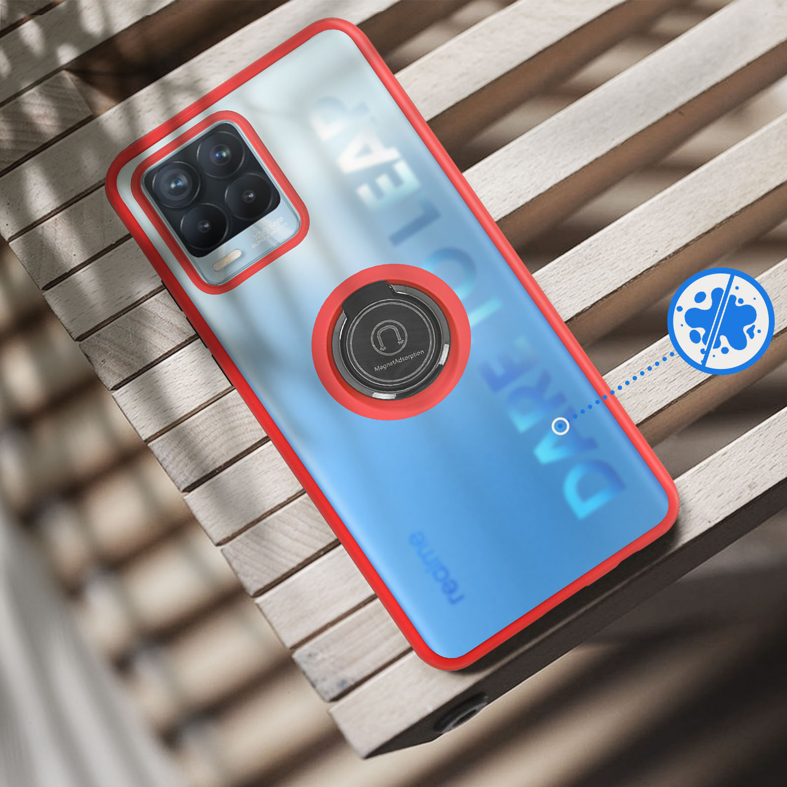 Custodia per telefono blu con bordo rosso, fotocamera e anello portaoggetti su legno.
