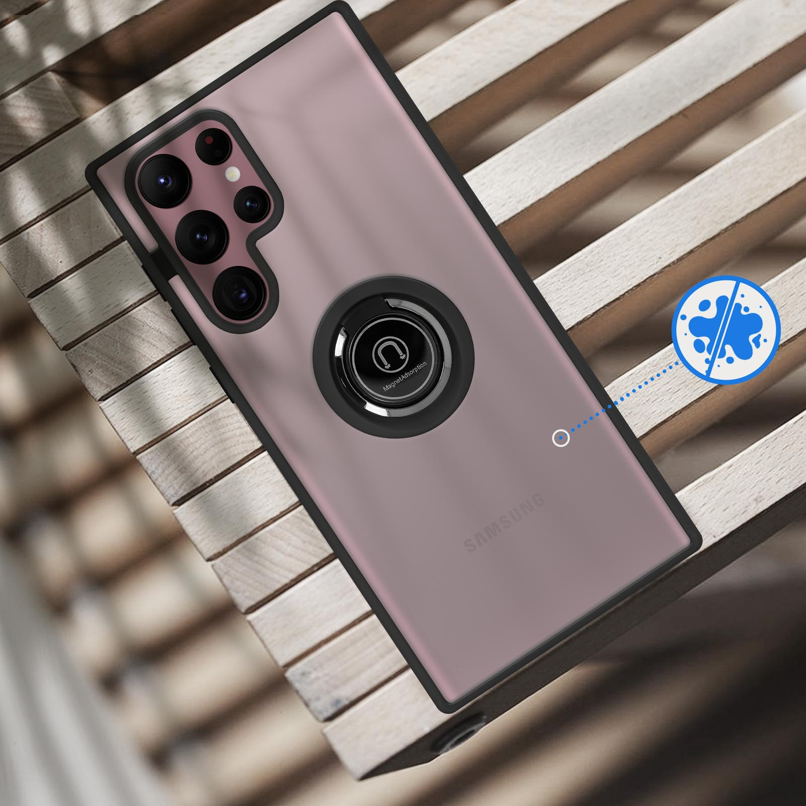 Téléphone rose doré avec réseau de caméras, support anneau et logo Samsung sur planches.