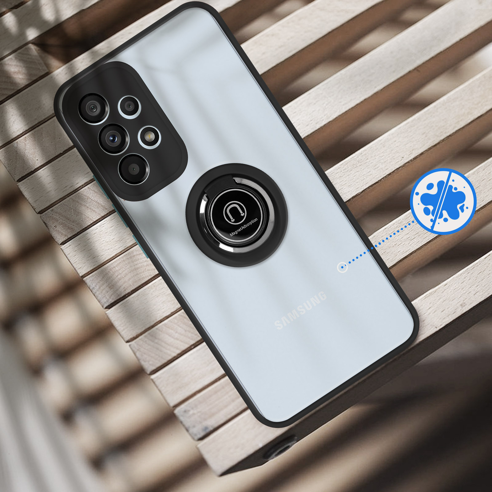 Un smartphone avec support à anneau magnétique sur des lattes de bois. Icône d'éclaboussure d'eau.