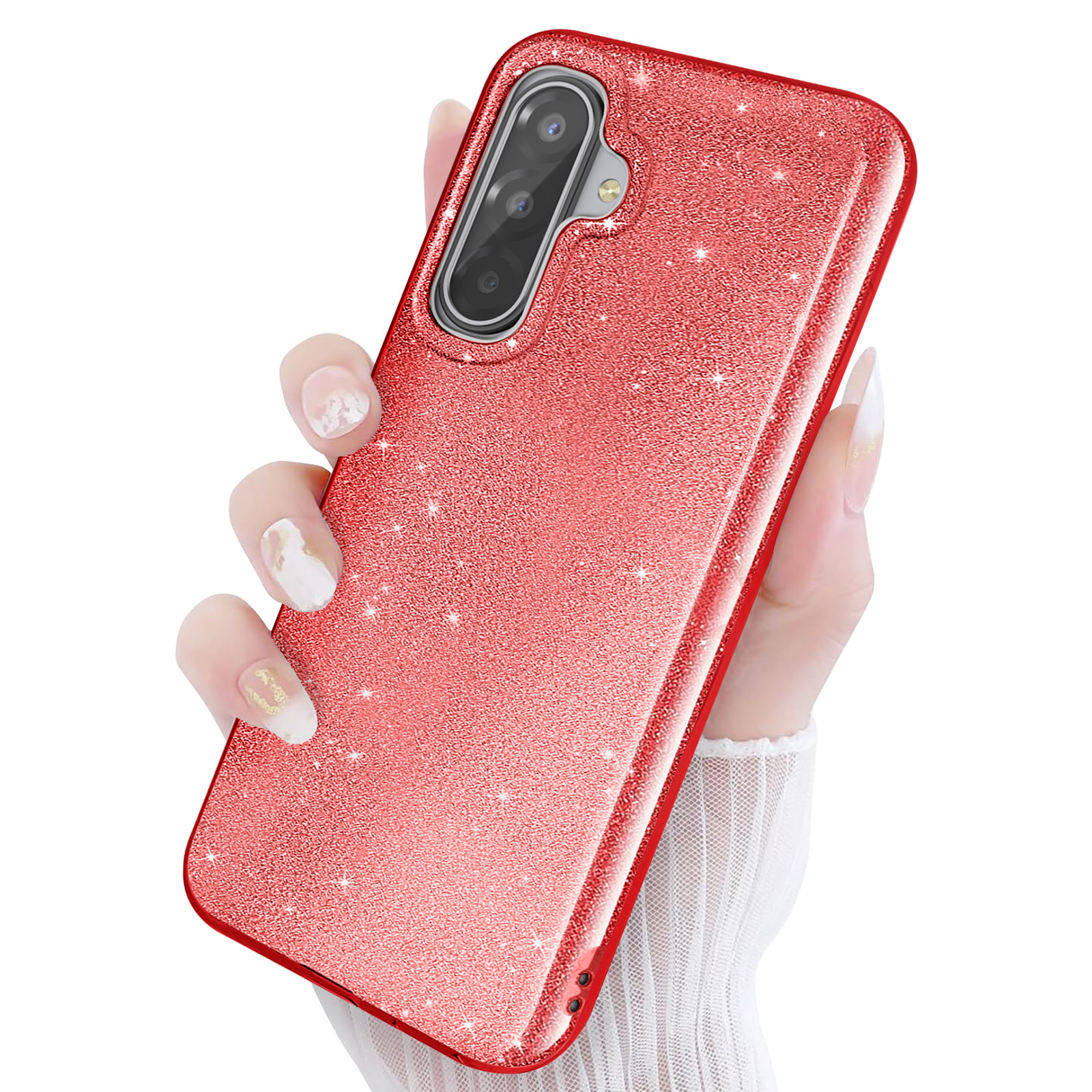 Een hand houdt een glimmende rode telefoonhoes vast met camerabult.