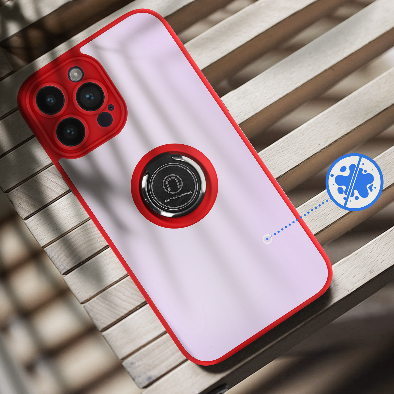 Coque de téléphone rouge avec support bague sur fond bois. Icône éclaboussure.