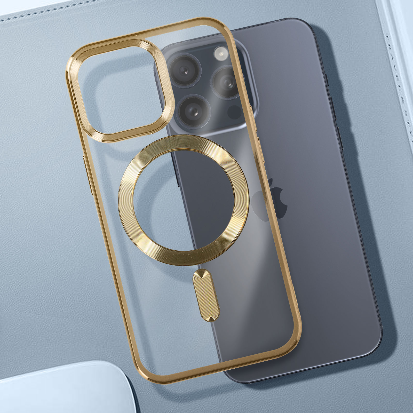 Coque de téléphone transparente avec bordure dorée sur un téléphone gris.
