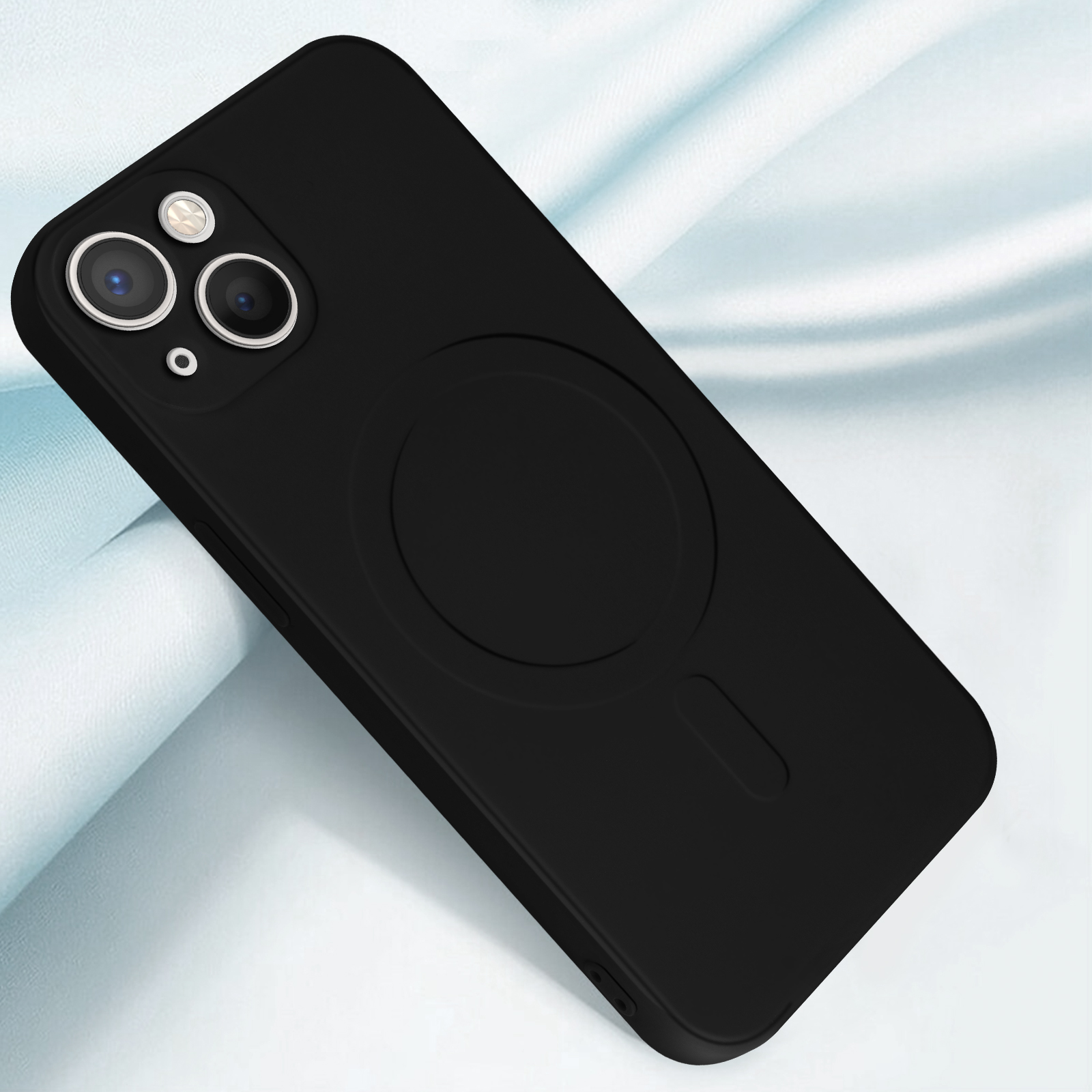 Zwarte iPhone hoes met magneetcirkel op lichtblauwe, golvende stof.
