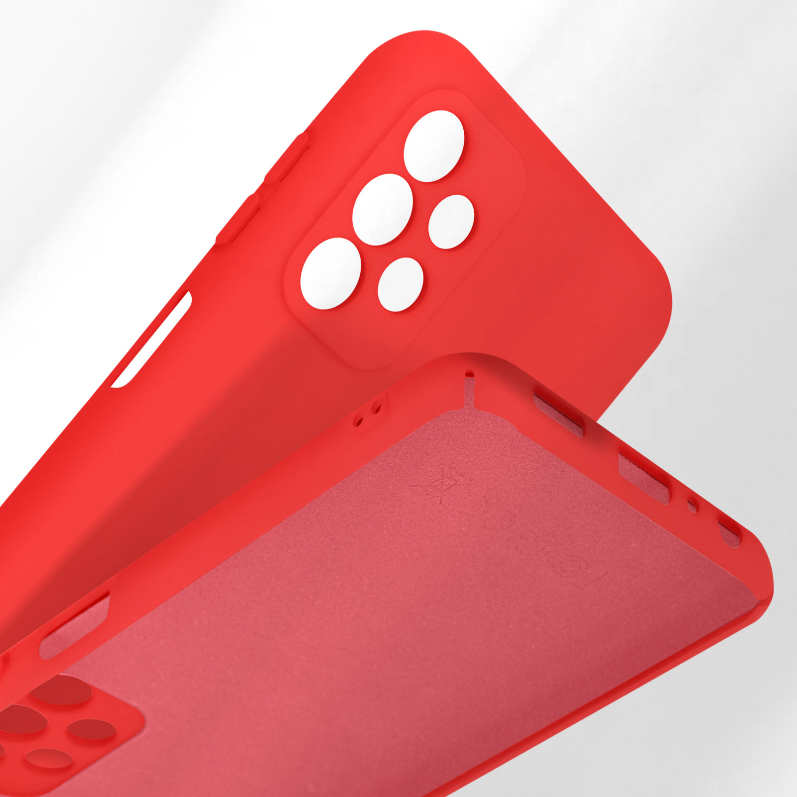 Twee rode telefoonhoesjes met uitsparingen voor camera en knoppen.