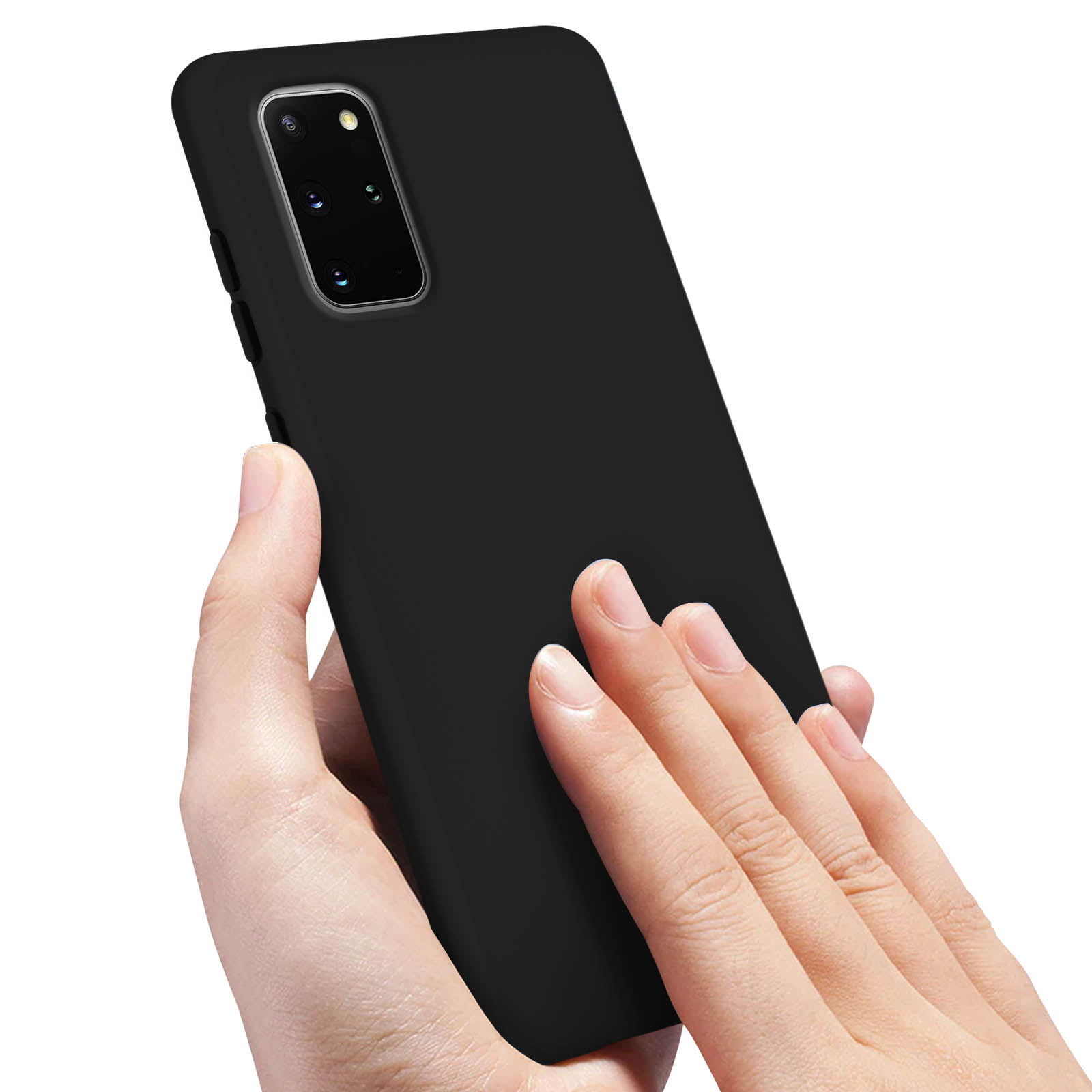 Una mano tiene uno smartphone nero con disposizione di moduli fotocamera rettangolare.