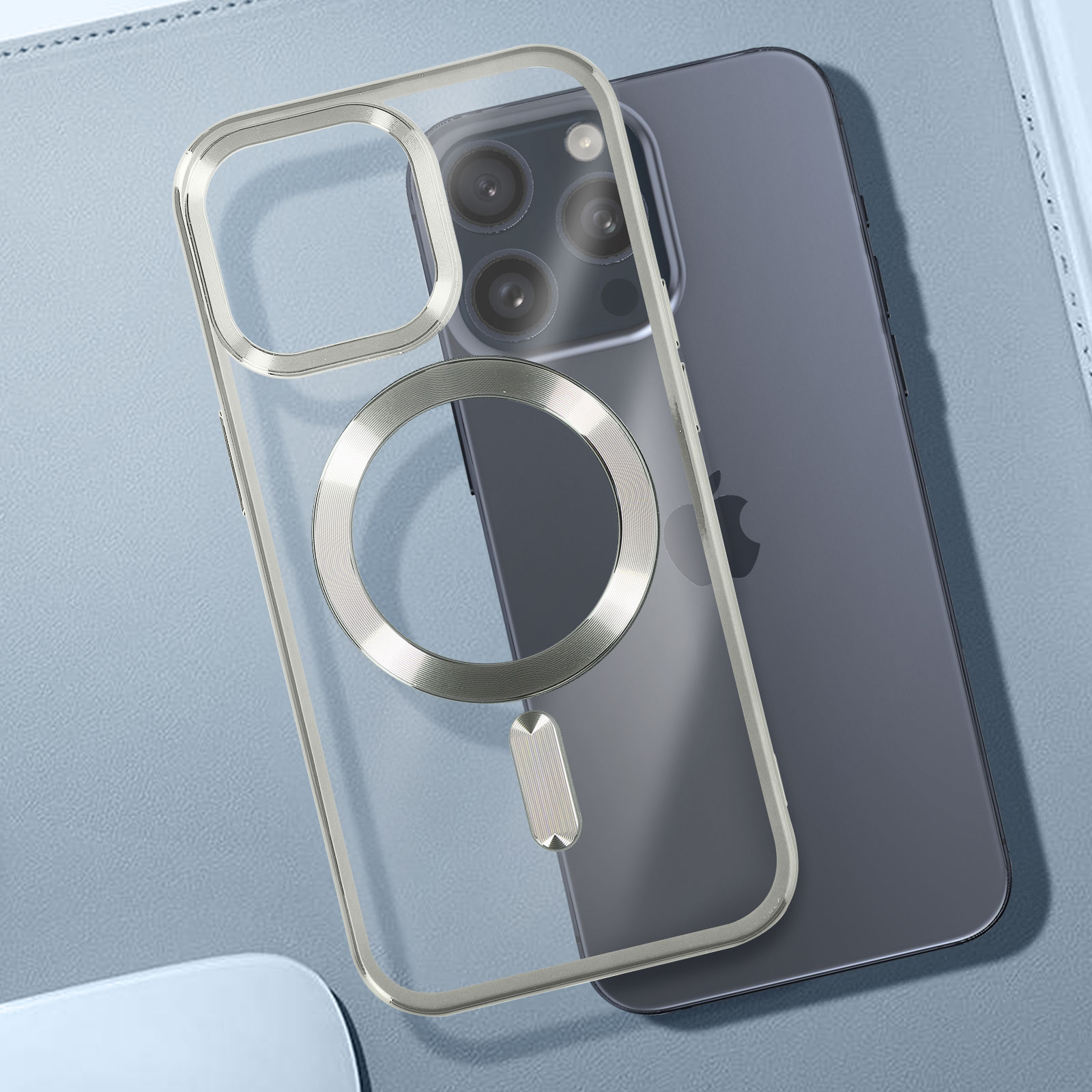Coque transparente avec anneau argenté sur téléphone sombre.