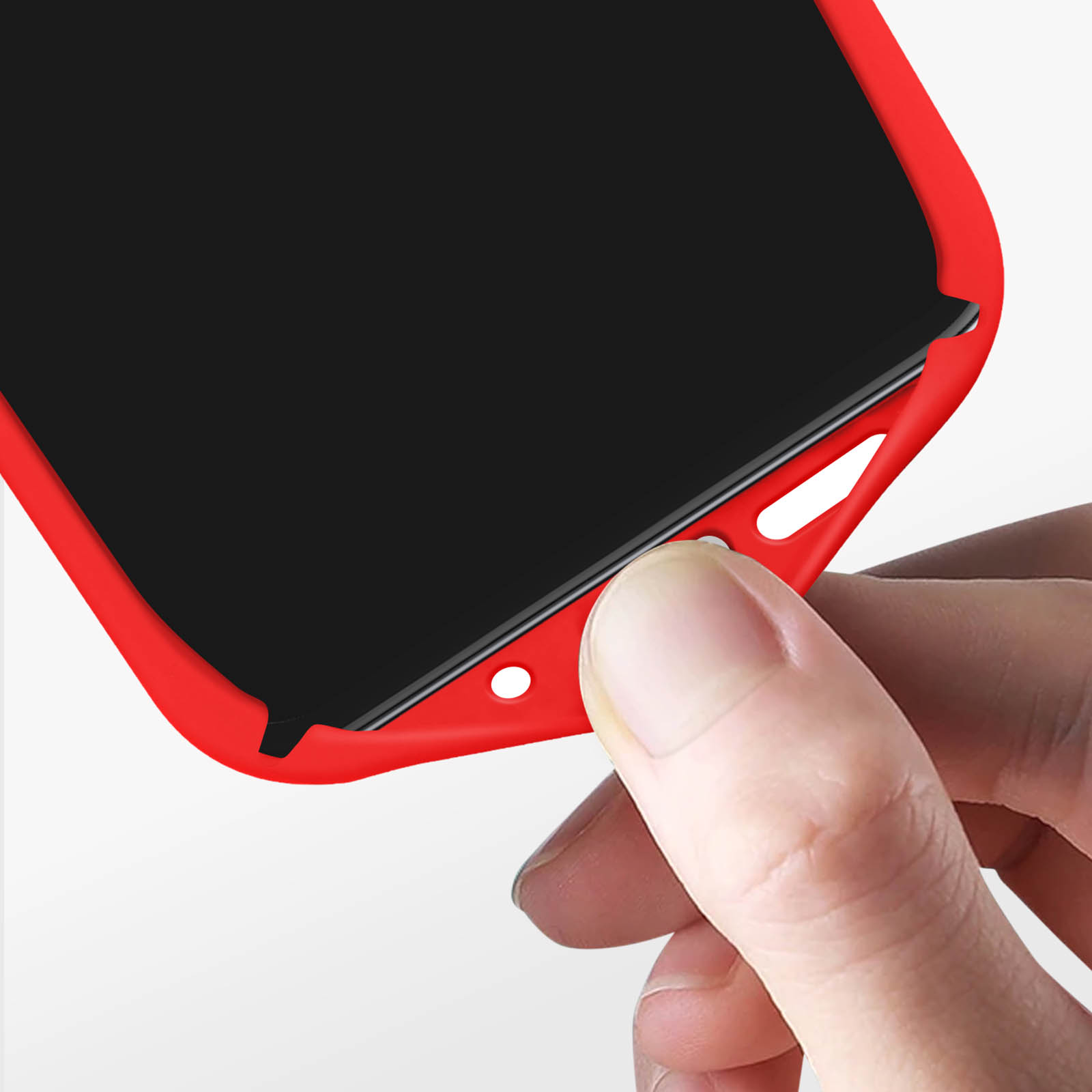 Een hand houdt een rode telefoonhoes met zwart scherm vast.