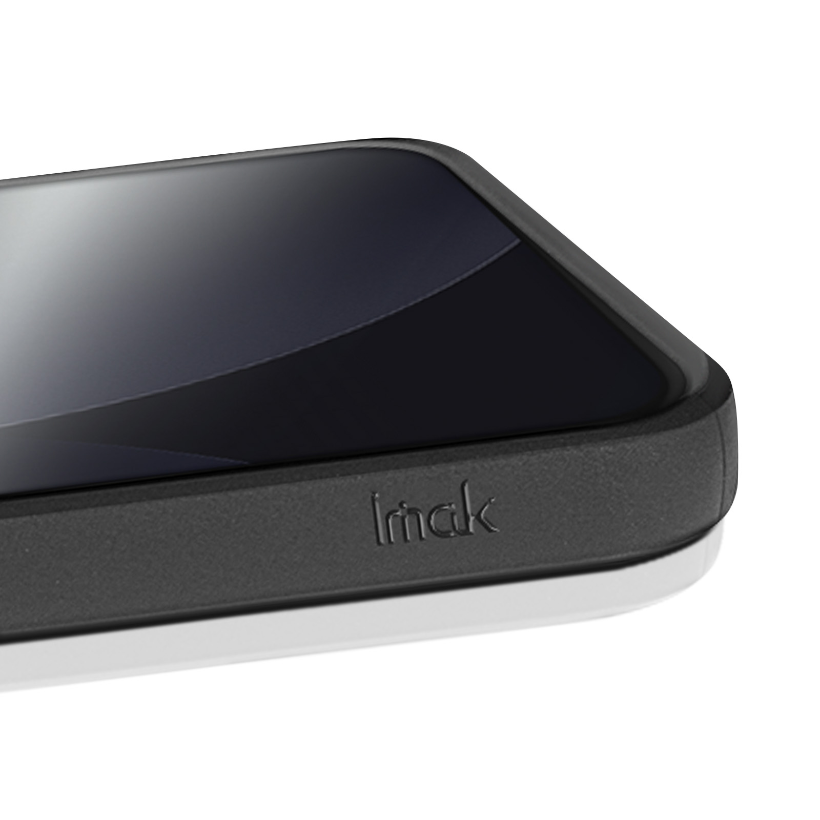 Een zwart telefoonhoesje met het 'Imak'-logo op een witte achtergrond.