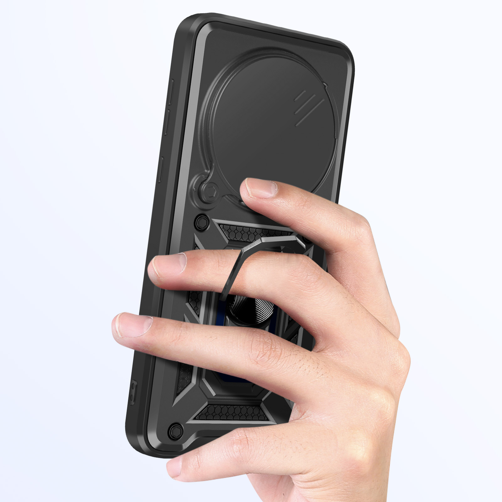 Une main tient un étui de téléphone noir avec un support bague et coins renforcés.