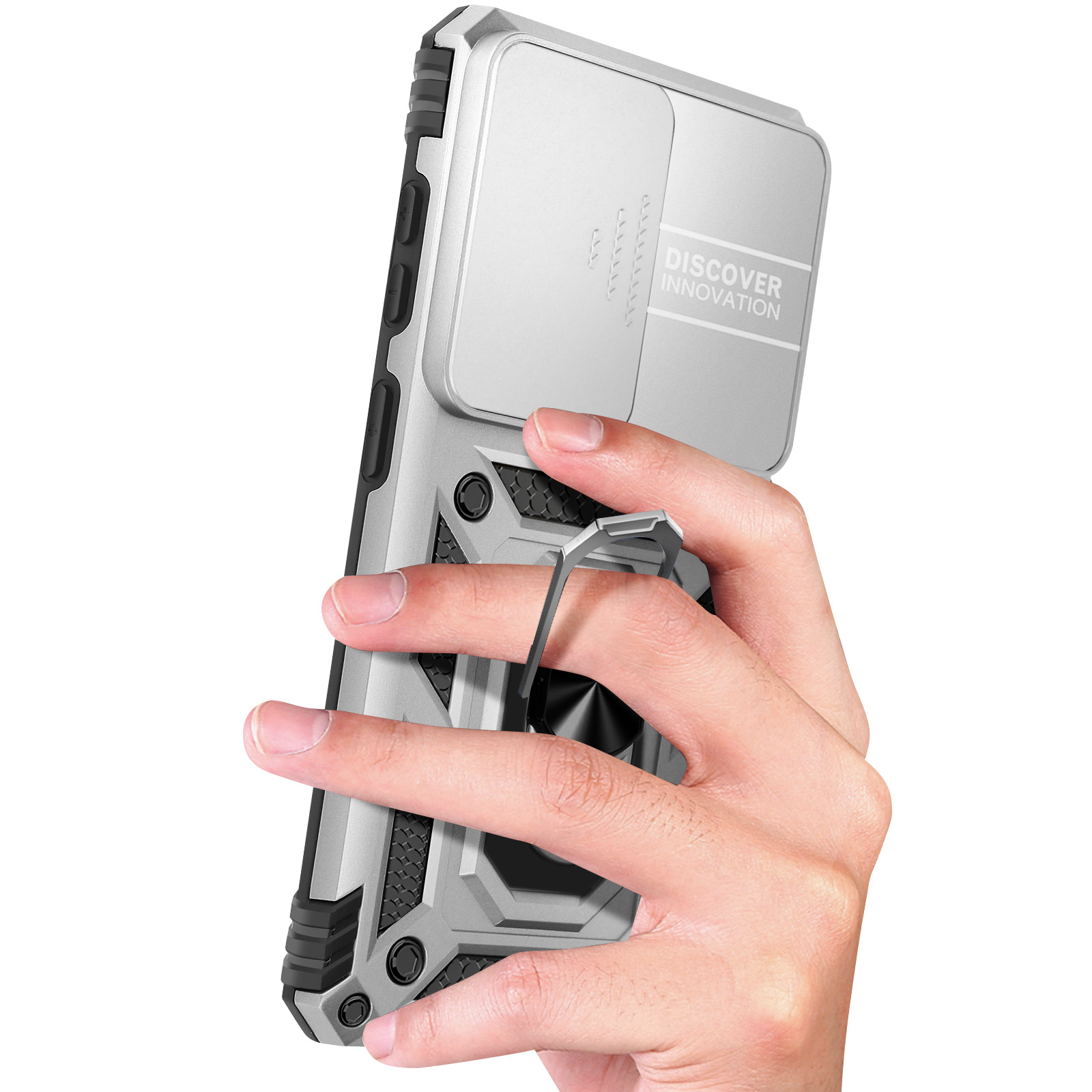 Une main tient une coque de téléphone argentée avec un support anneau. Découvrez l'innovation.