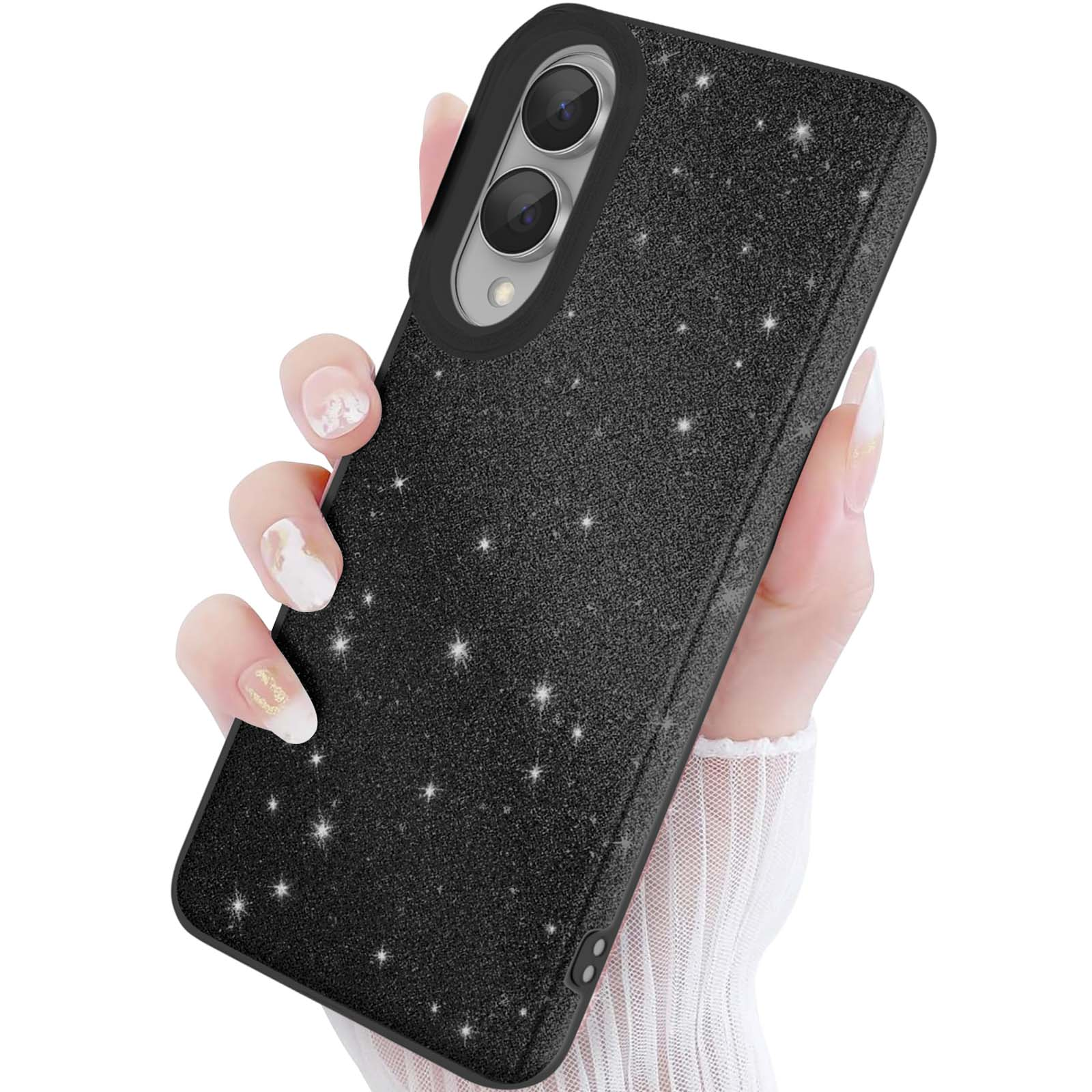 Een hand houdt een zwarte telefoonhoes met sprankelende sterpatronen vast. Dubbele camera's zichtbaar.