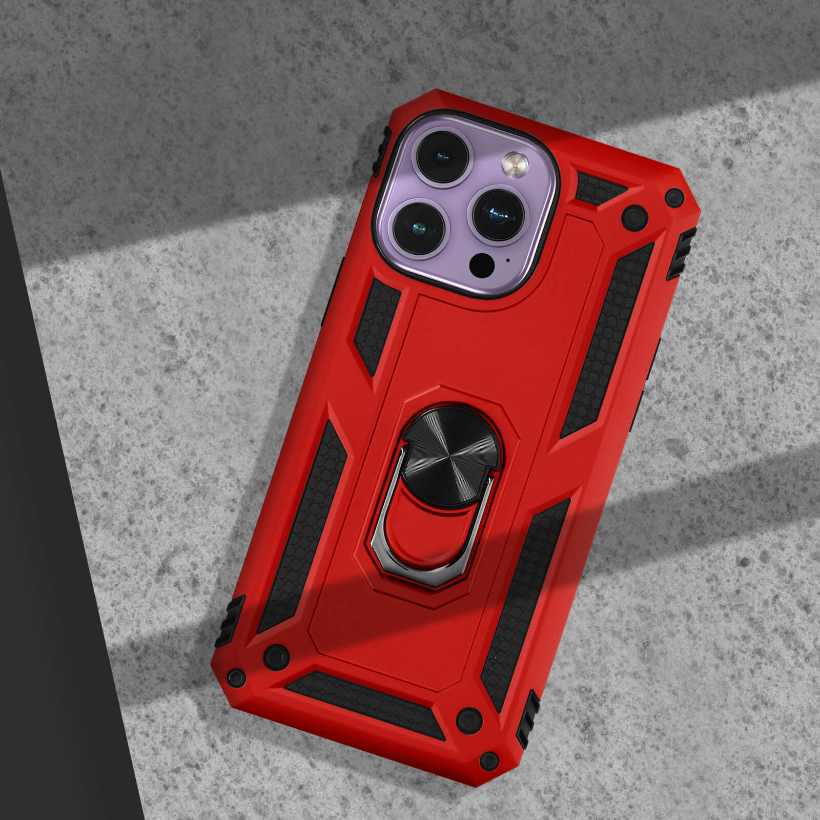 Rode telefoonhoes met ringhouder en hexagonale accenten op beton.