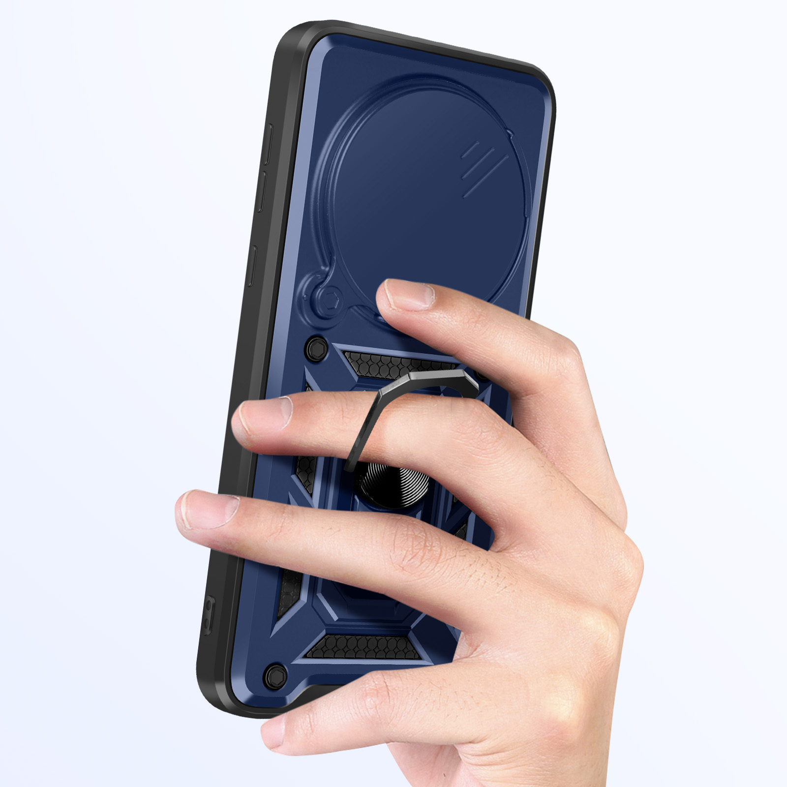 Een hand houdt een donkerblauwe telefoonhoes met ringhouder vast.