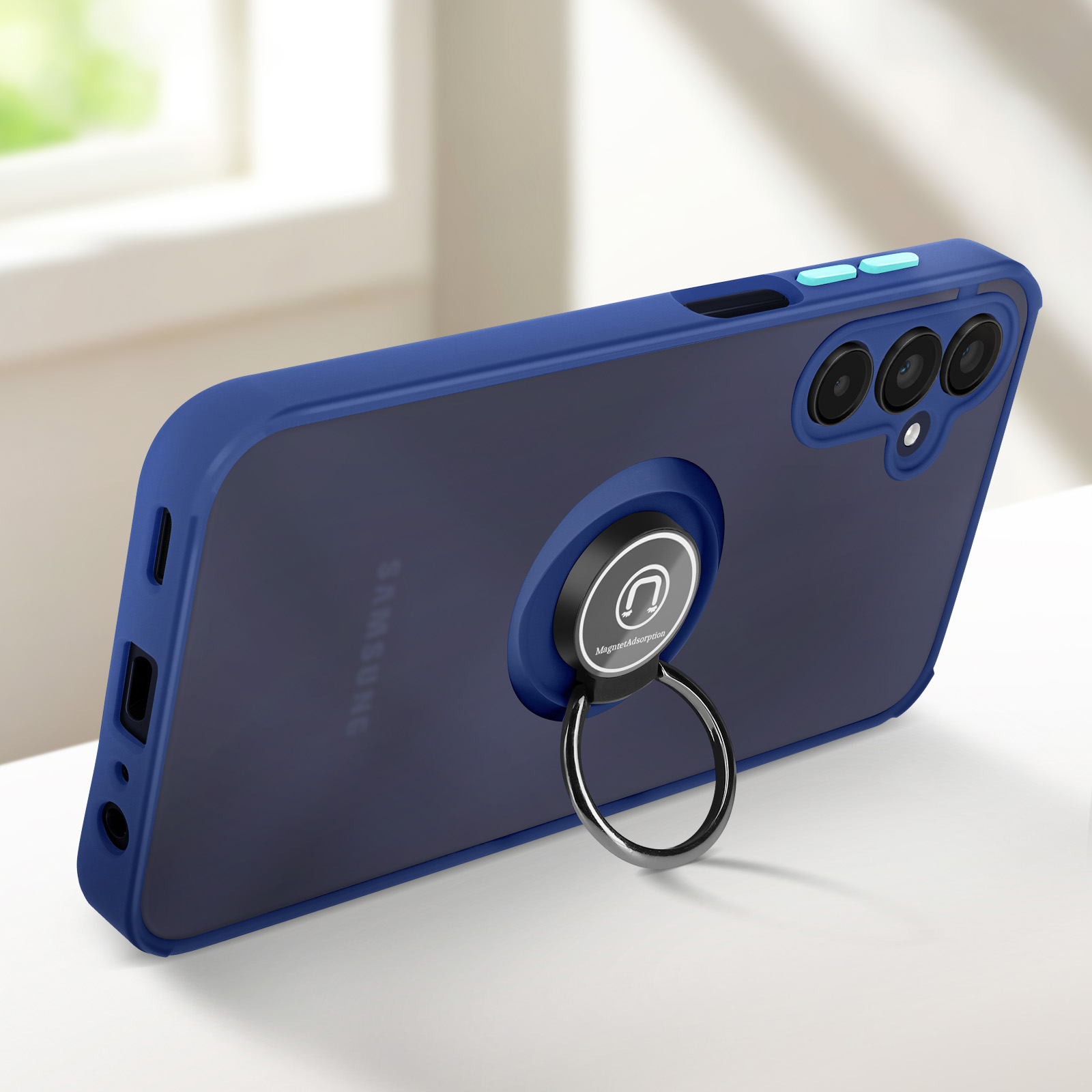 Téléphone bleu foncé avec support anneau, trois caméras et boutons bleus sur table.