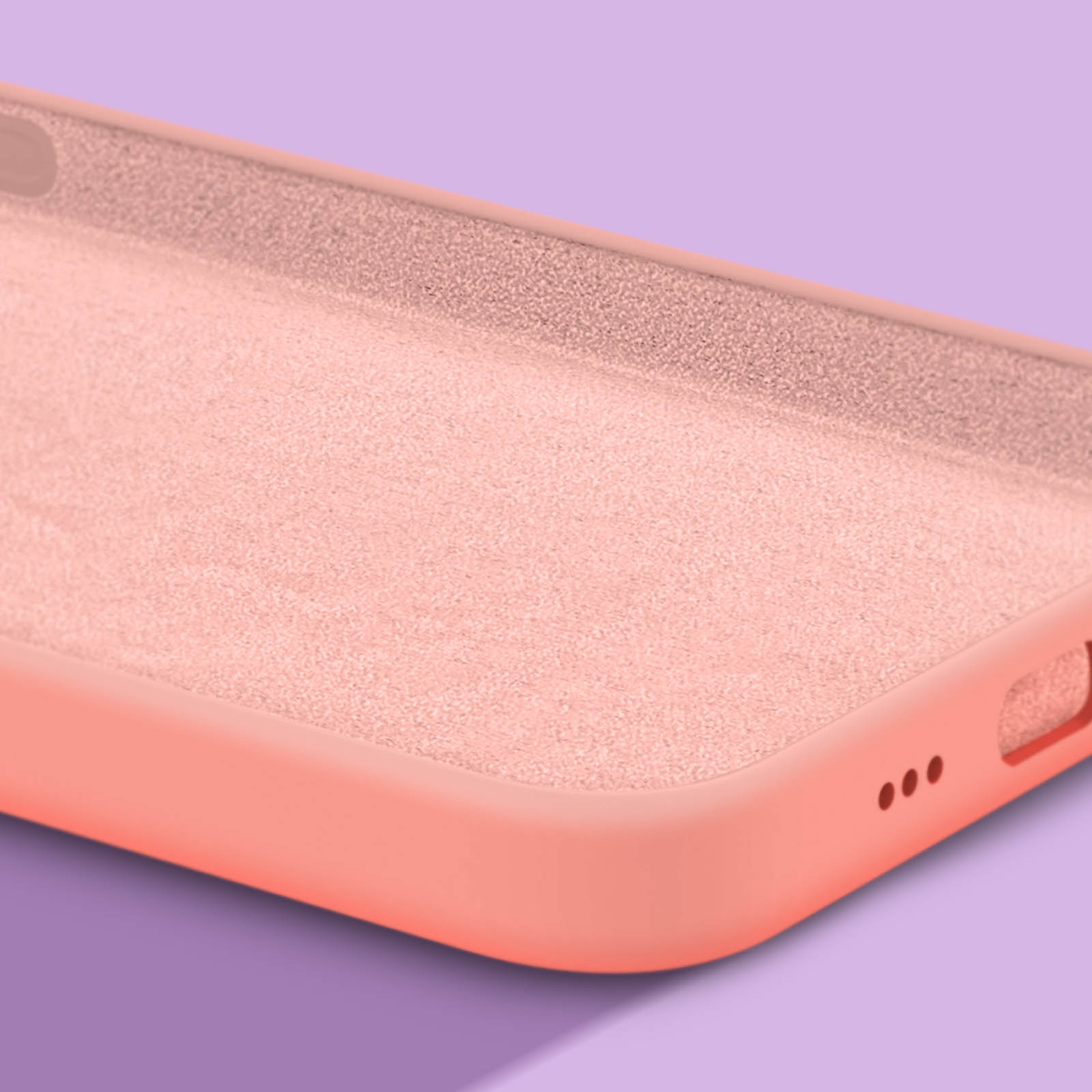 Une coque de téléphone pêche avec intérieur velours sur fond violet.