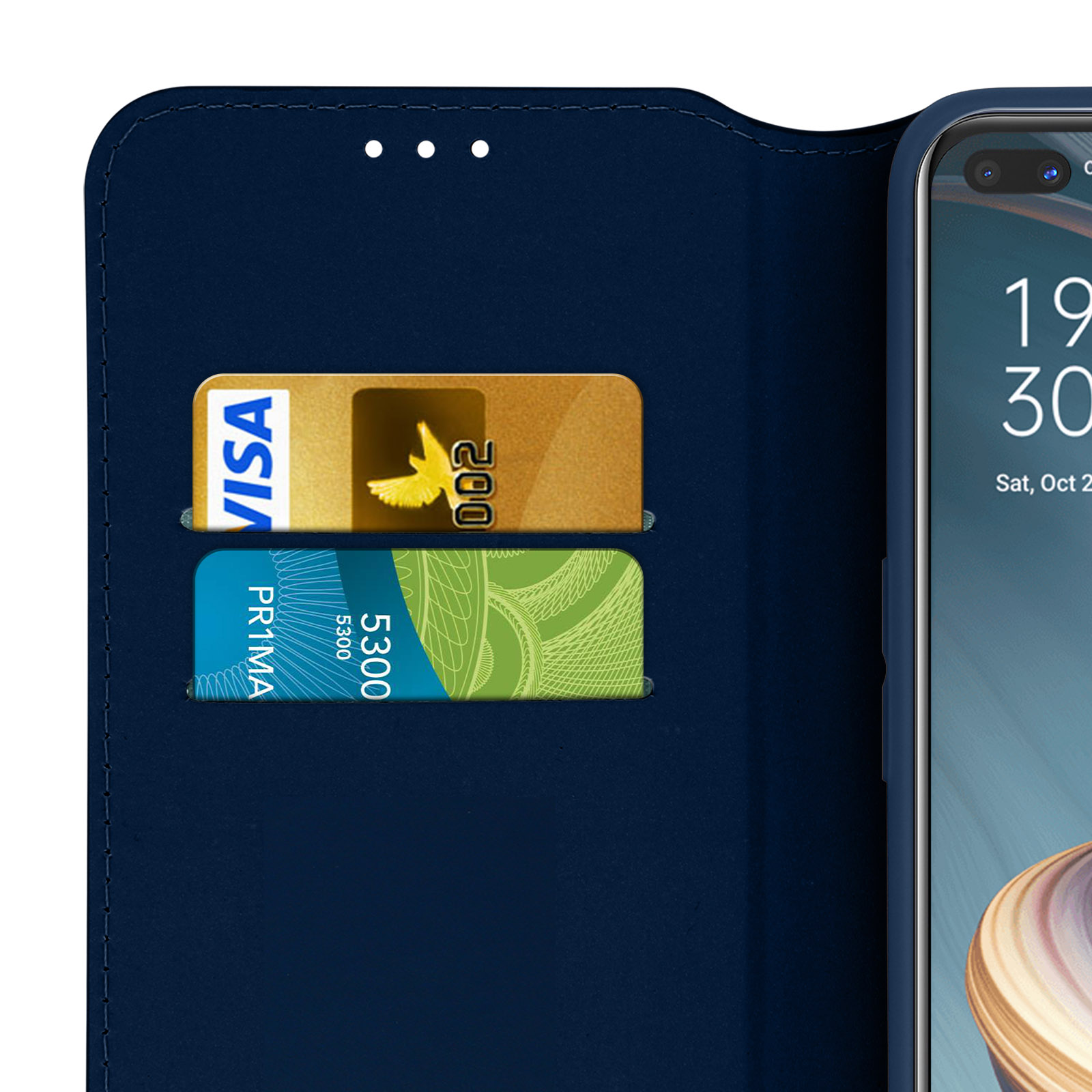Custodia a portafoglio blu scuro con due tasche per carte, una carta Visa dorata e una verde.