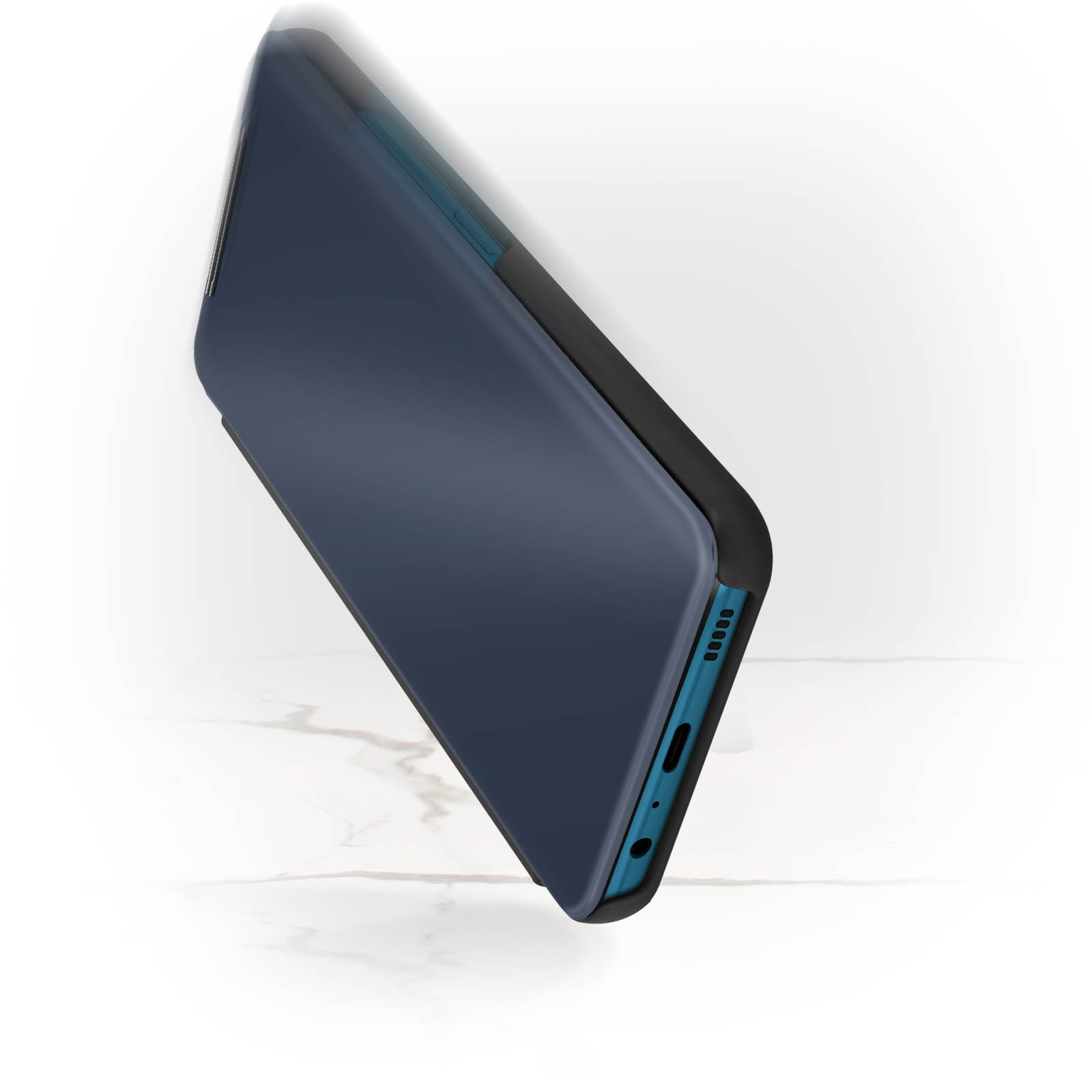 Une coque de téléphone bleu foncé aux bords noirs repose sur une surface en marbre.