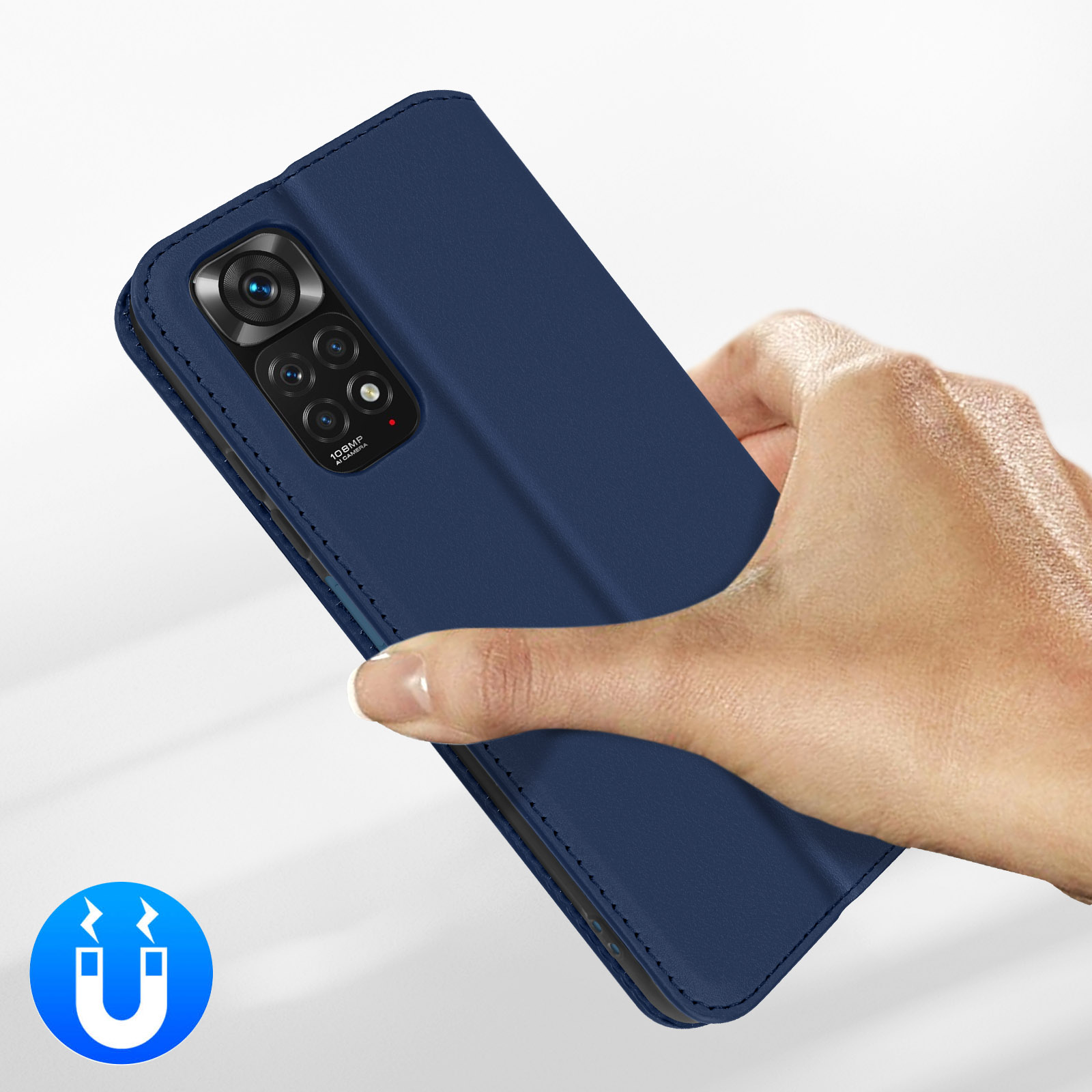 Une main tient un étui de téléphone bleu foncé à fermeture magnétique.