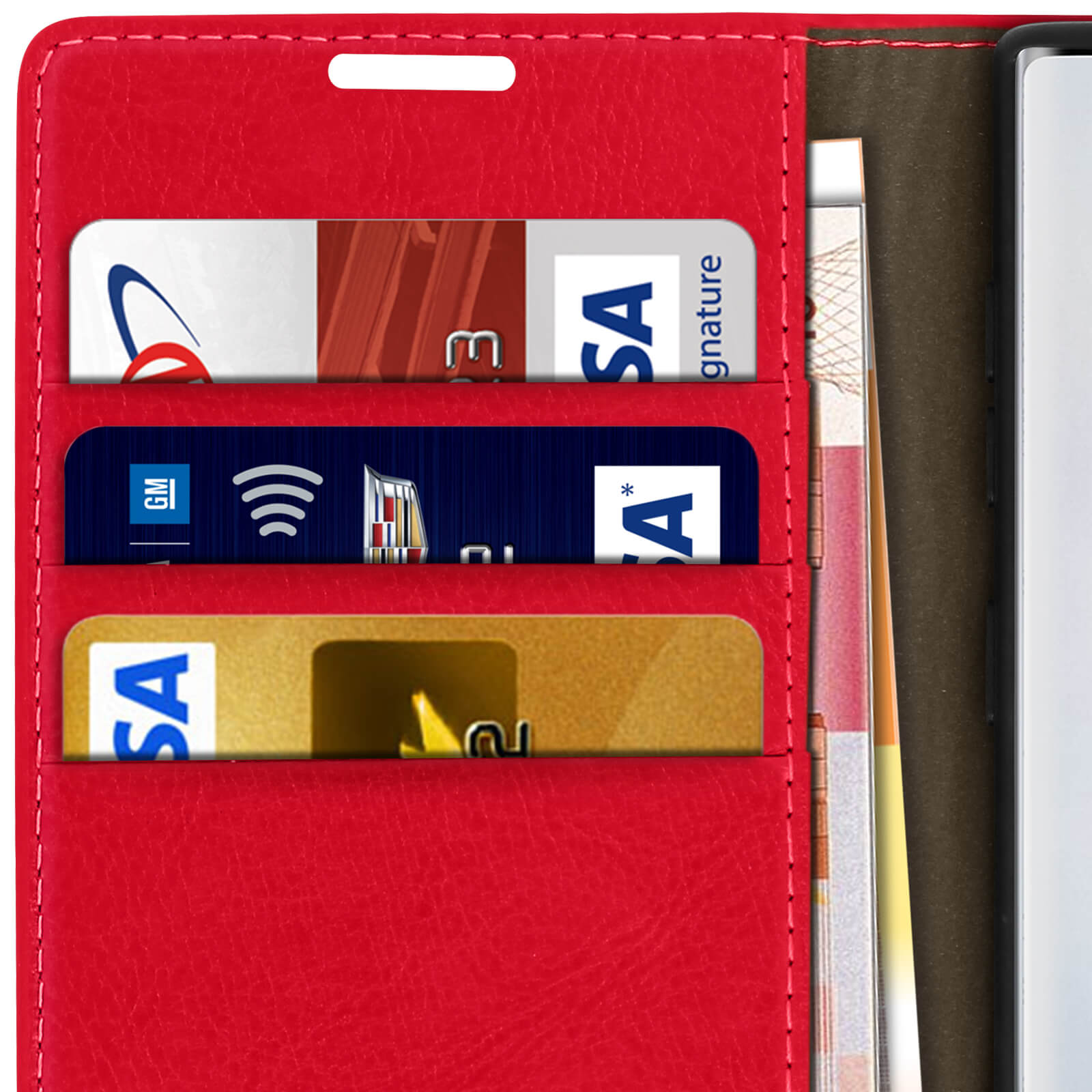 Portefeuille rouge avec fentes pour cartes et billets. Gros plan.