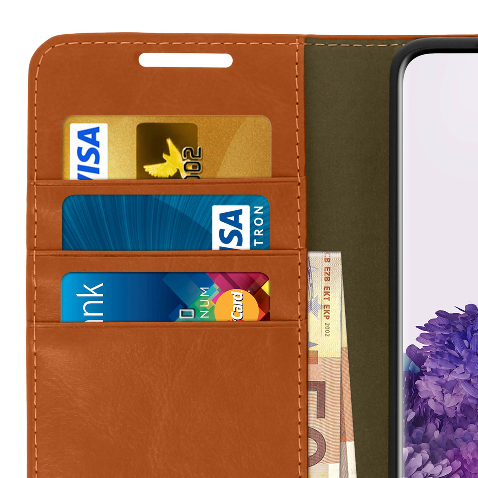 Bruine portemonnee van leer met Visa-kaarten, bankpas en eurobiljetten.