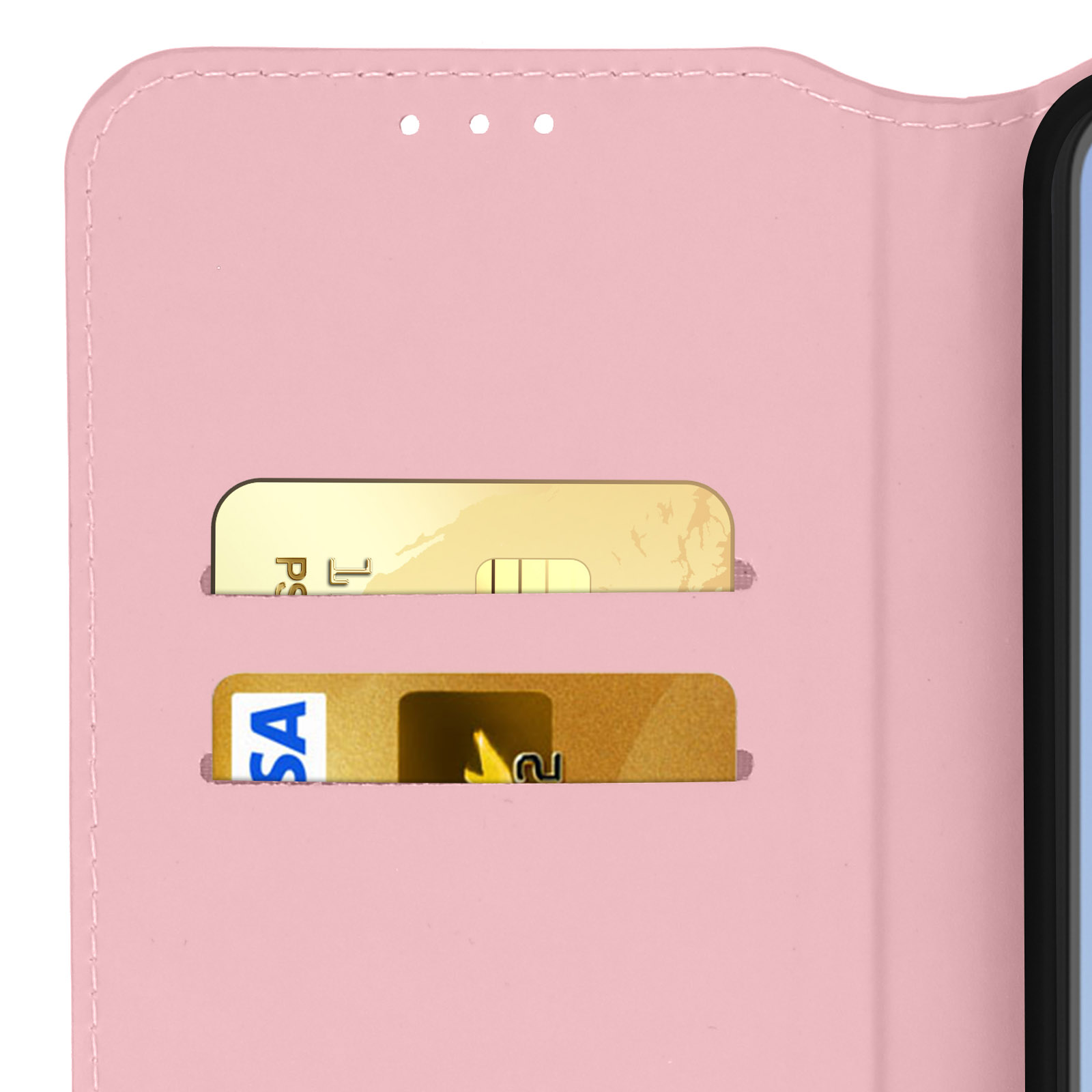 Een roze telefoonhoes met twee kaartsleuven, waarvan één met een gouden kaart.