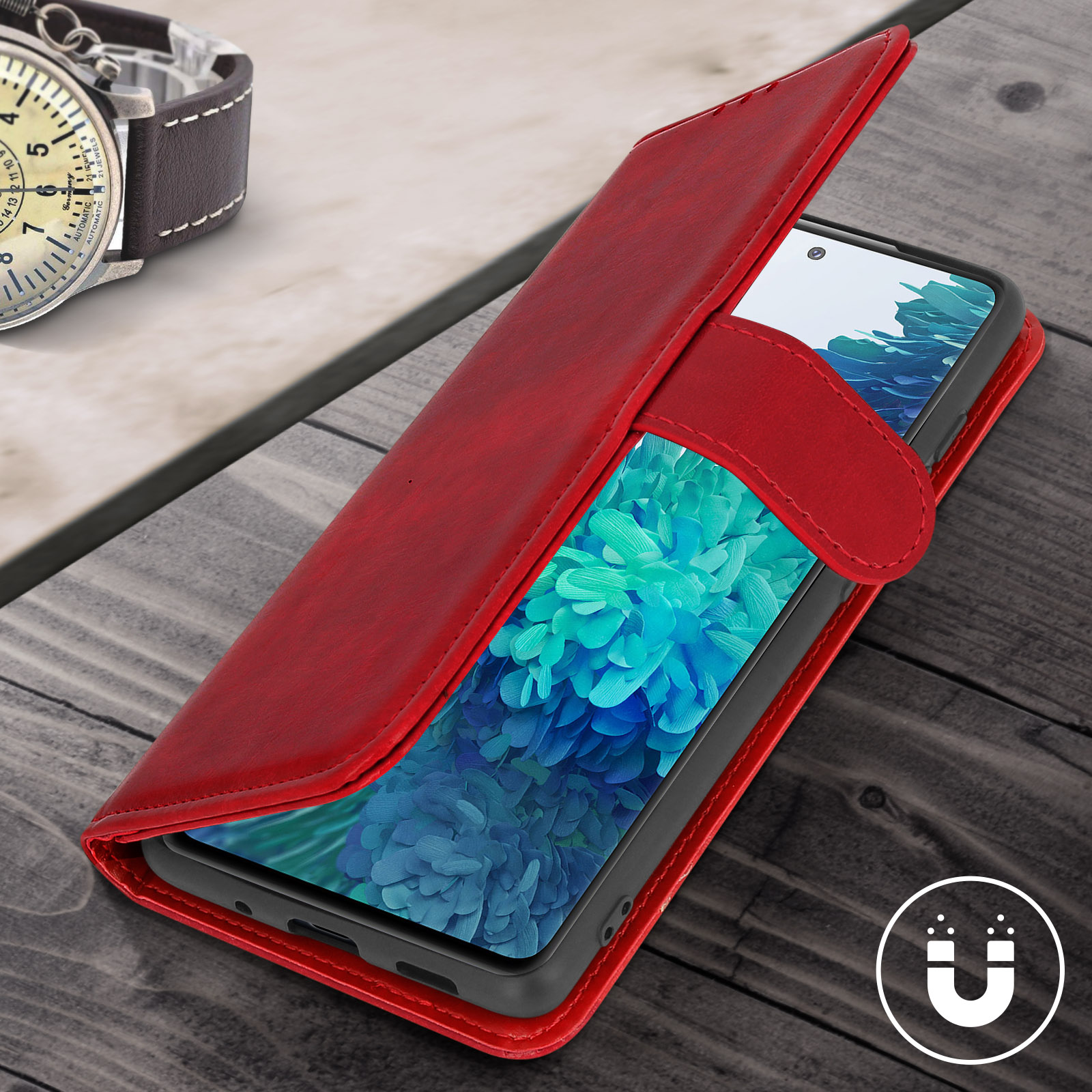 Rode telefoonhoes met magneetsluiting op houten achtergrond met horloge.
