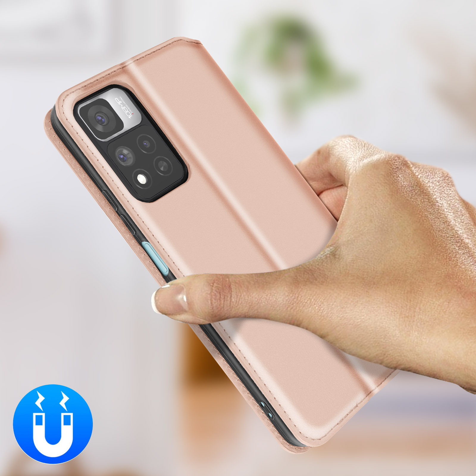 Una mano tiene un telefono oro rosa con fotocamera da 108MP. Icona magnete a sinistra.