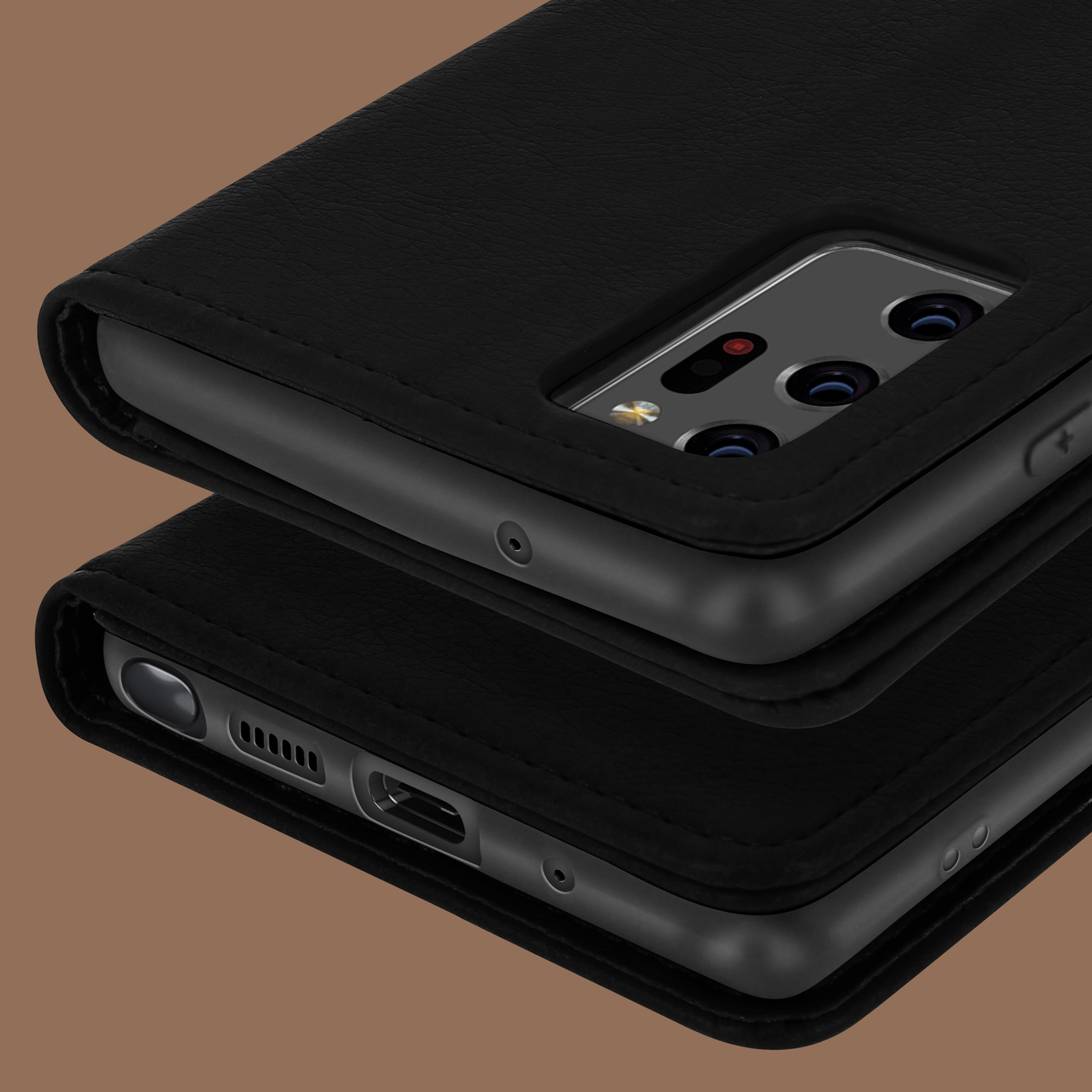 Gros plan d'un étui de téléphone noir en similicuir montrant la caméra et les ports.