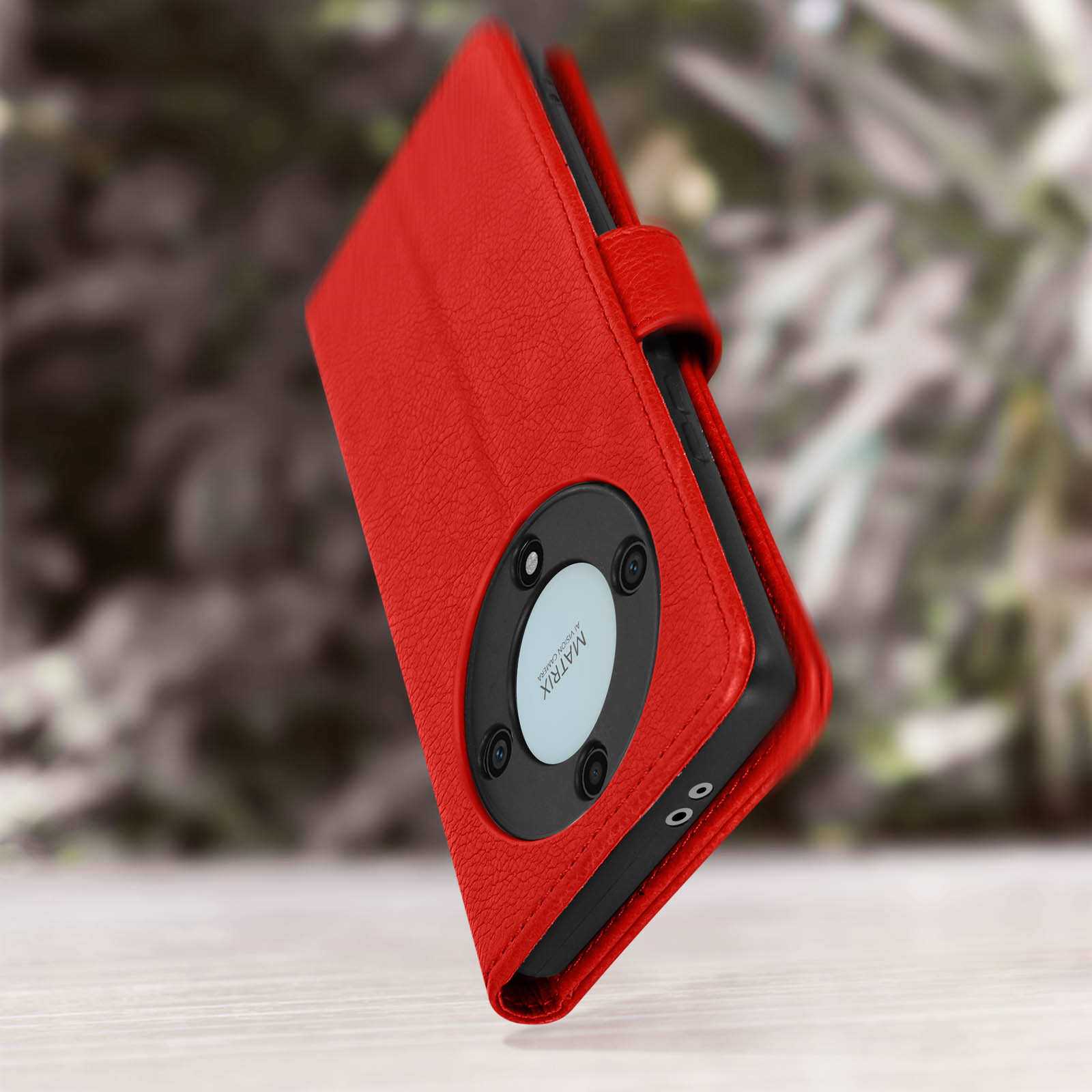 Custodia rossa in pelle per telefono con fotocamera posteriore visibile.