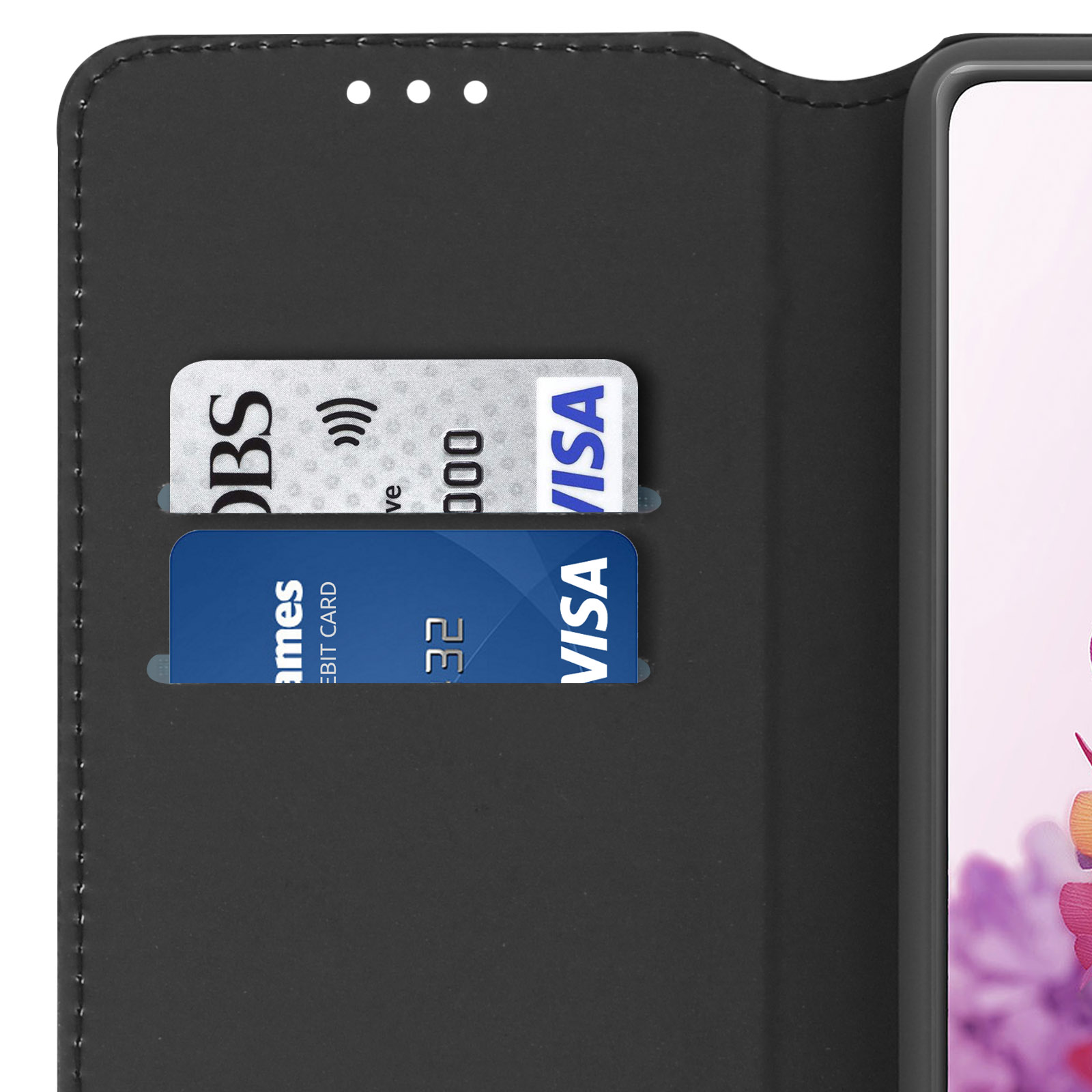 Schwarze Handyhülle mit Kartenfächern, darin eine DBS-Karte und eine Visa-Karte.
