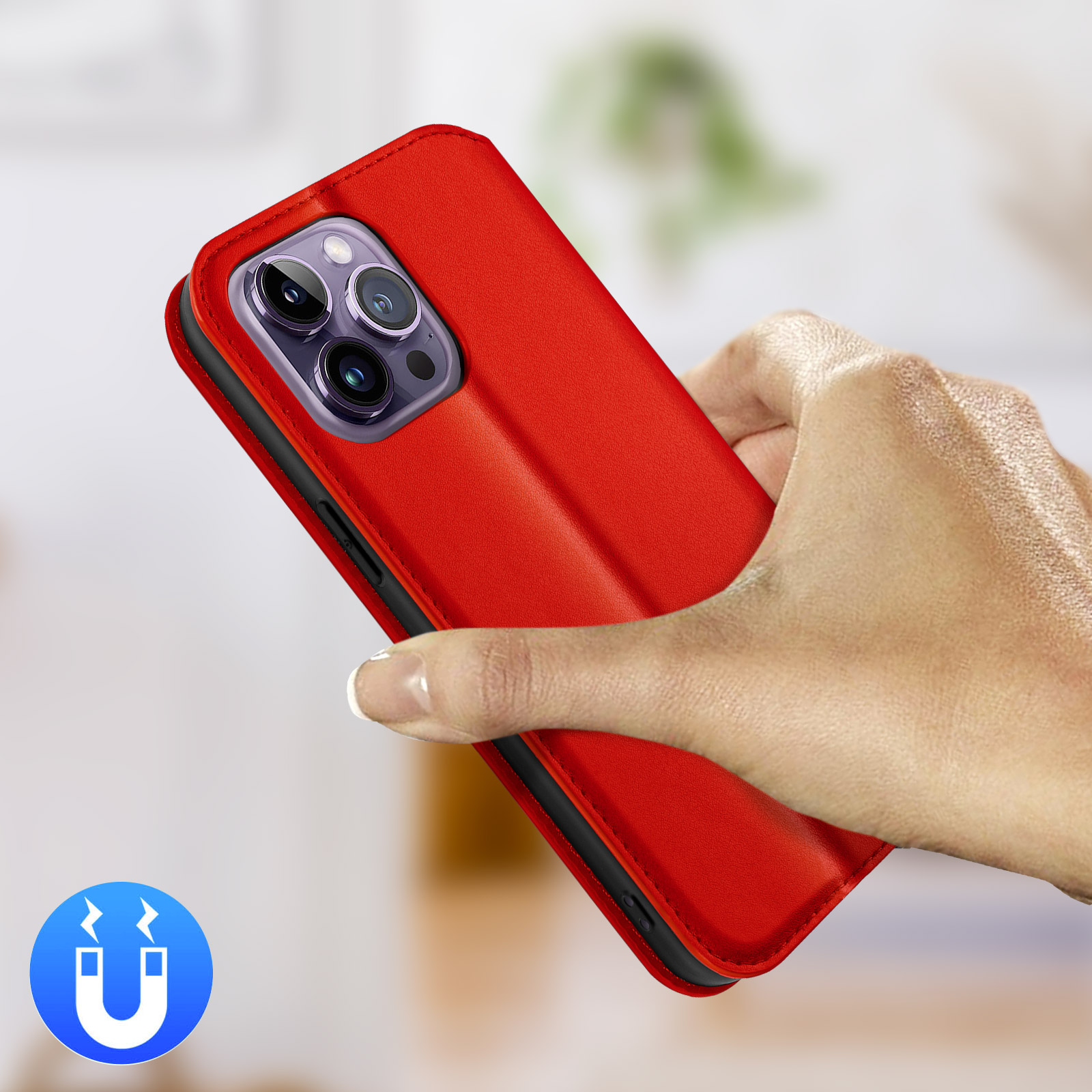 Une main tient un étui de téléphone rouge avec un téléphone. Icône magnétique.