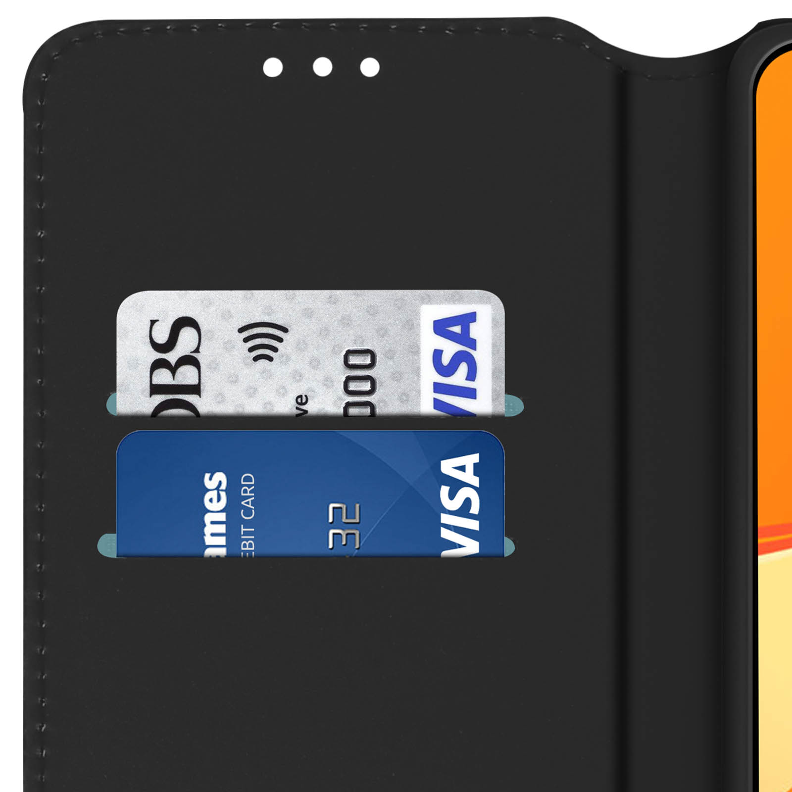Een zwarte telefoonhoes met twee kaarthouders, met een DBS-debetkaart en een Visa-creditcard.