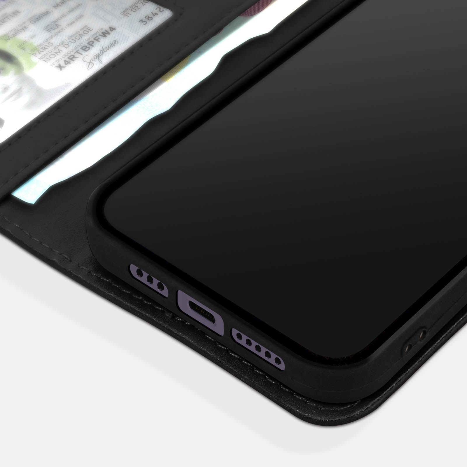 Een zwarte smartphone in een zwarte hoes met een identiteitskaart.