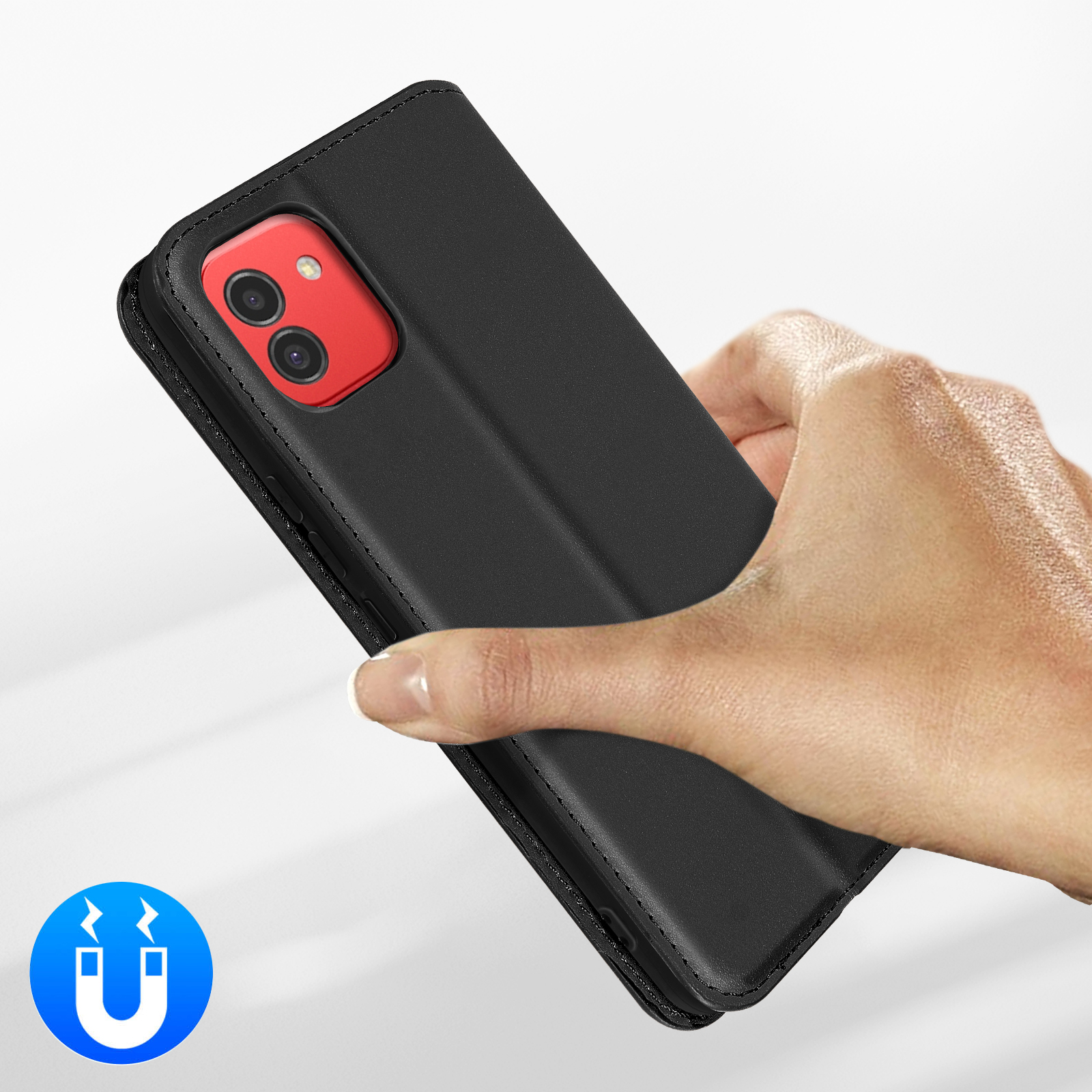 Hand die een zwart telefoonhoesje vasthoudt met rode camera-uitsparing. Magneet-icoon.