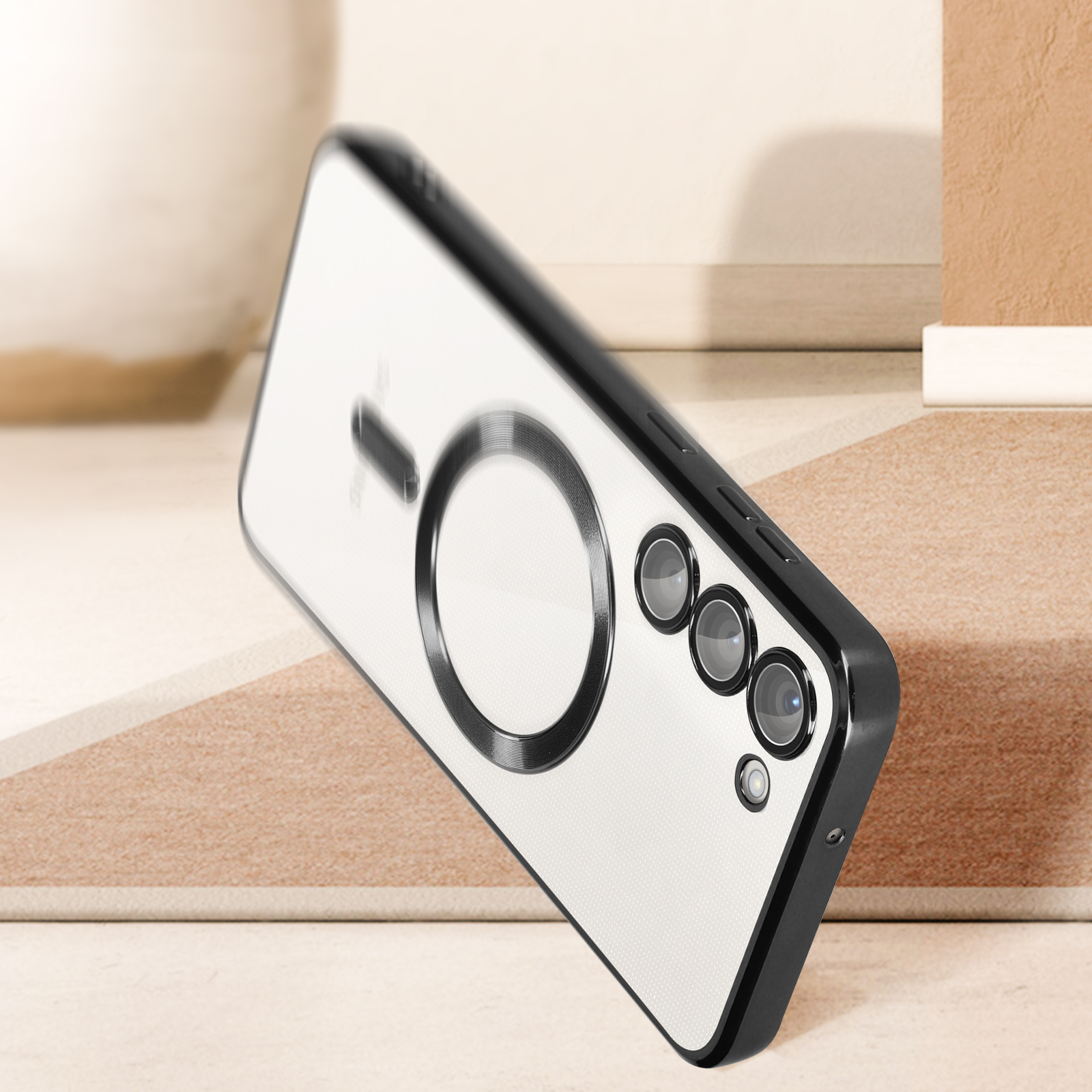 Un telefono bianco con bordo nero e lenti della fotocamera su sfondo beige.