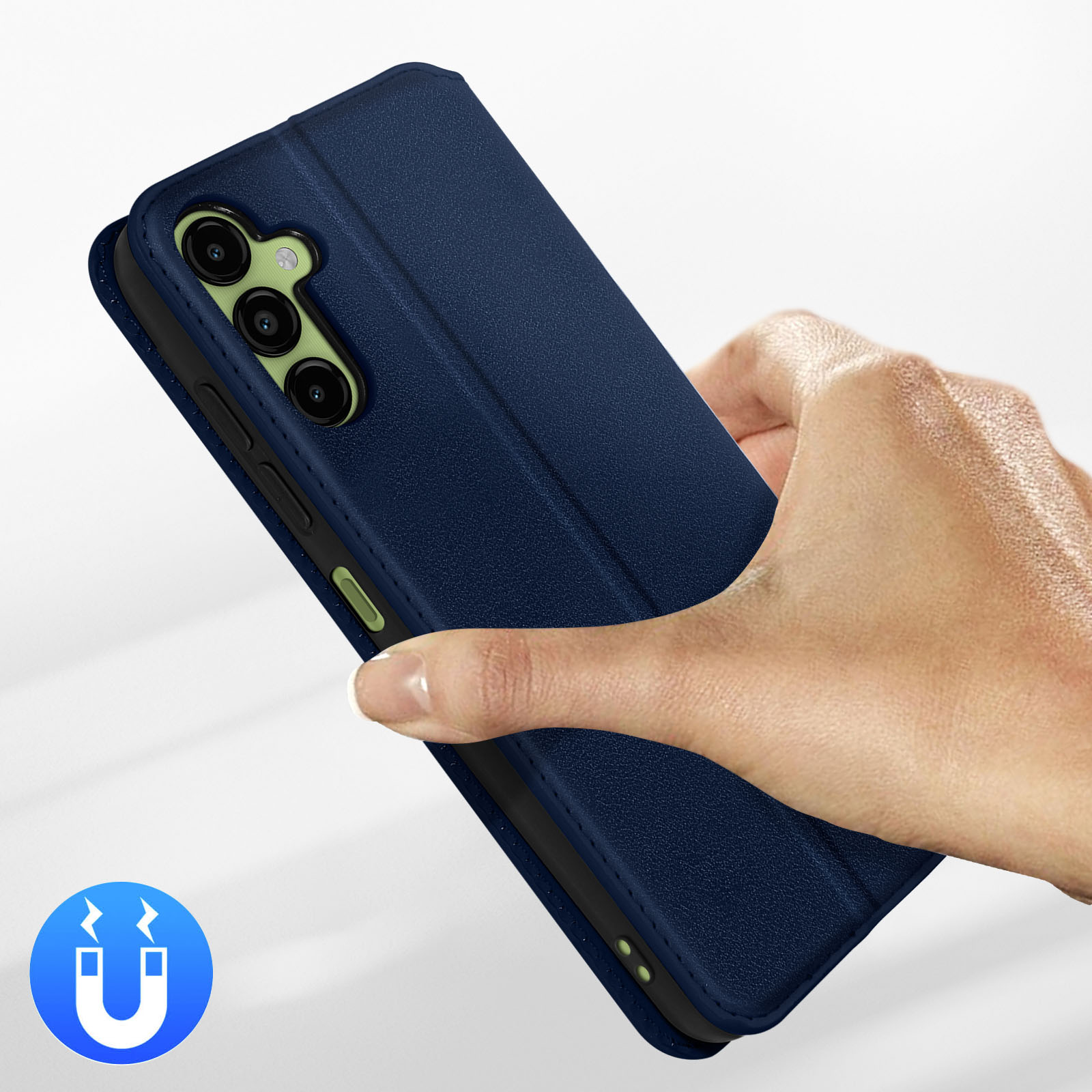 Étui de téléphone bleu à fermeture magnétique, tenu par une main.