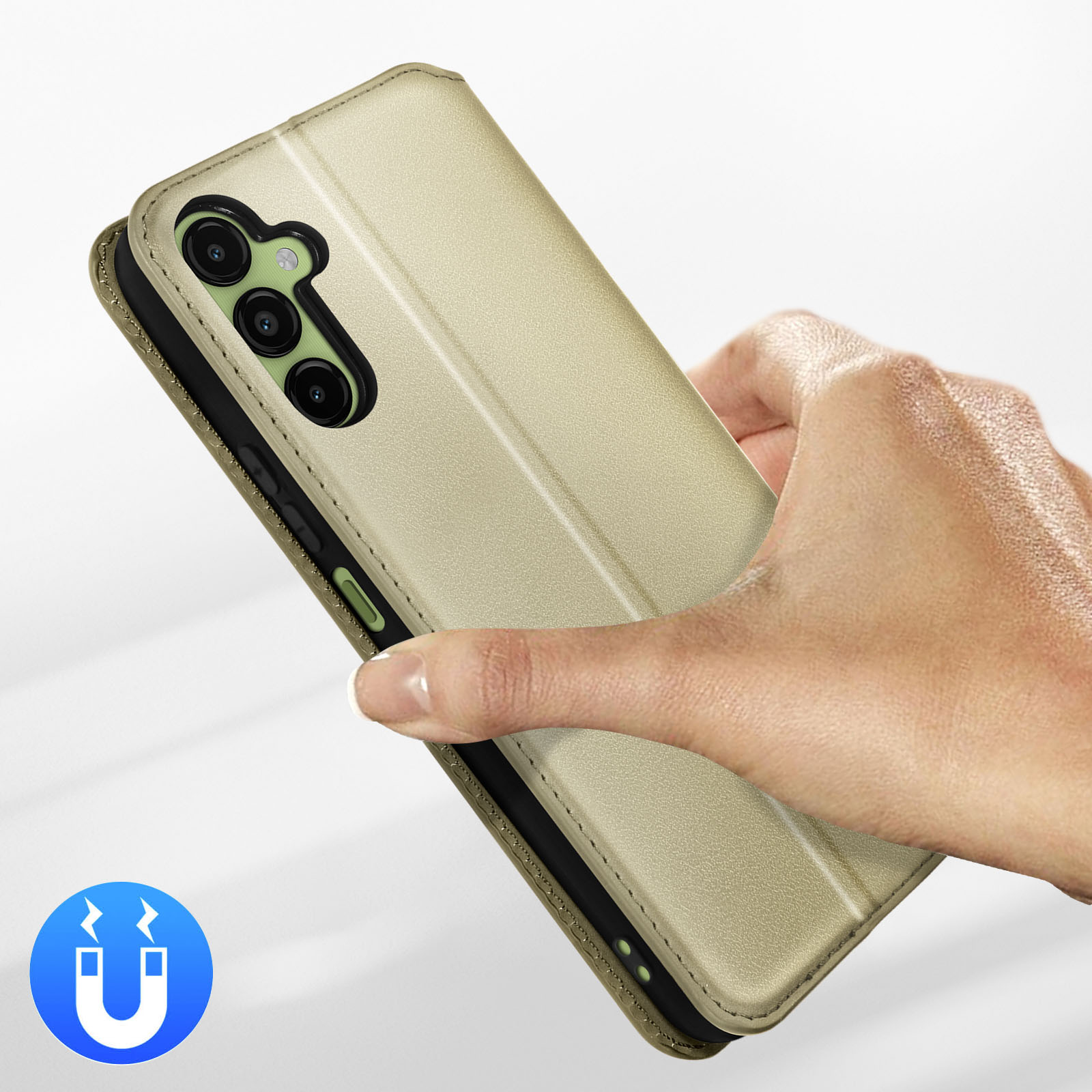 Gouden telefoonhoesje met magneetsluiting vastgehouden door een hand.