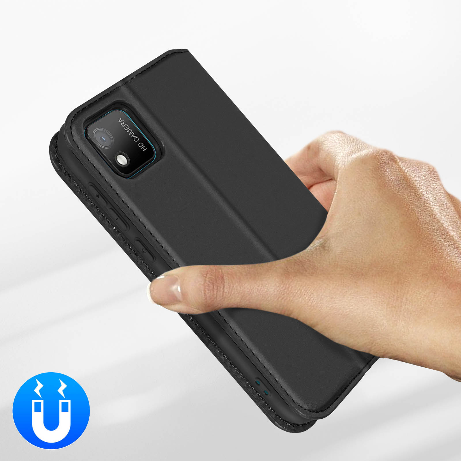 Een hand houdt een zwarte telefoonhoes vast tegen een witte achtergrond met magneeticoon.