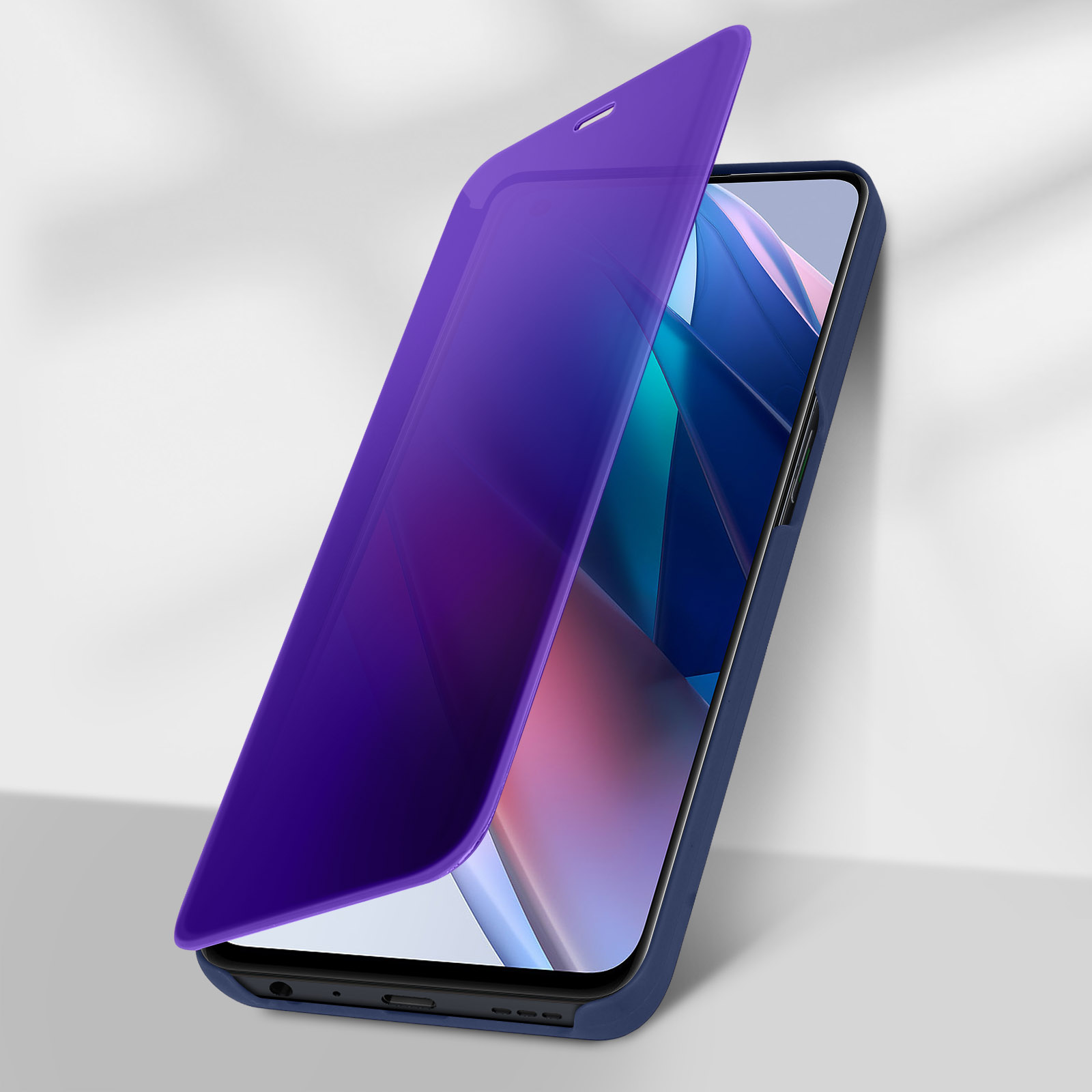 Een paarse flipcase voor een smartphone op een witte ondergrond.
